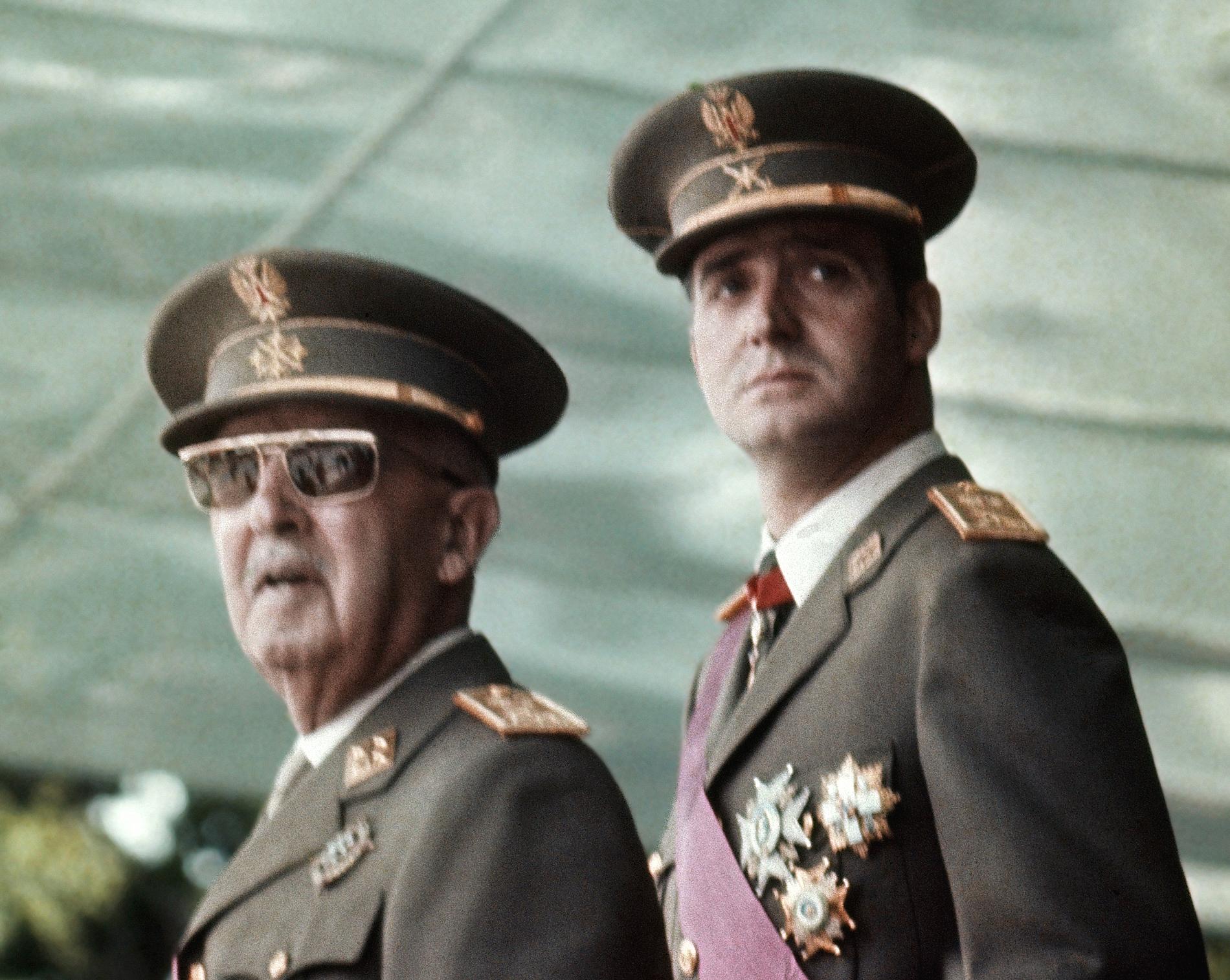   Bild från 1973 på fascistledaren Fransisco Franco och Juan Carlos. 