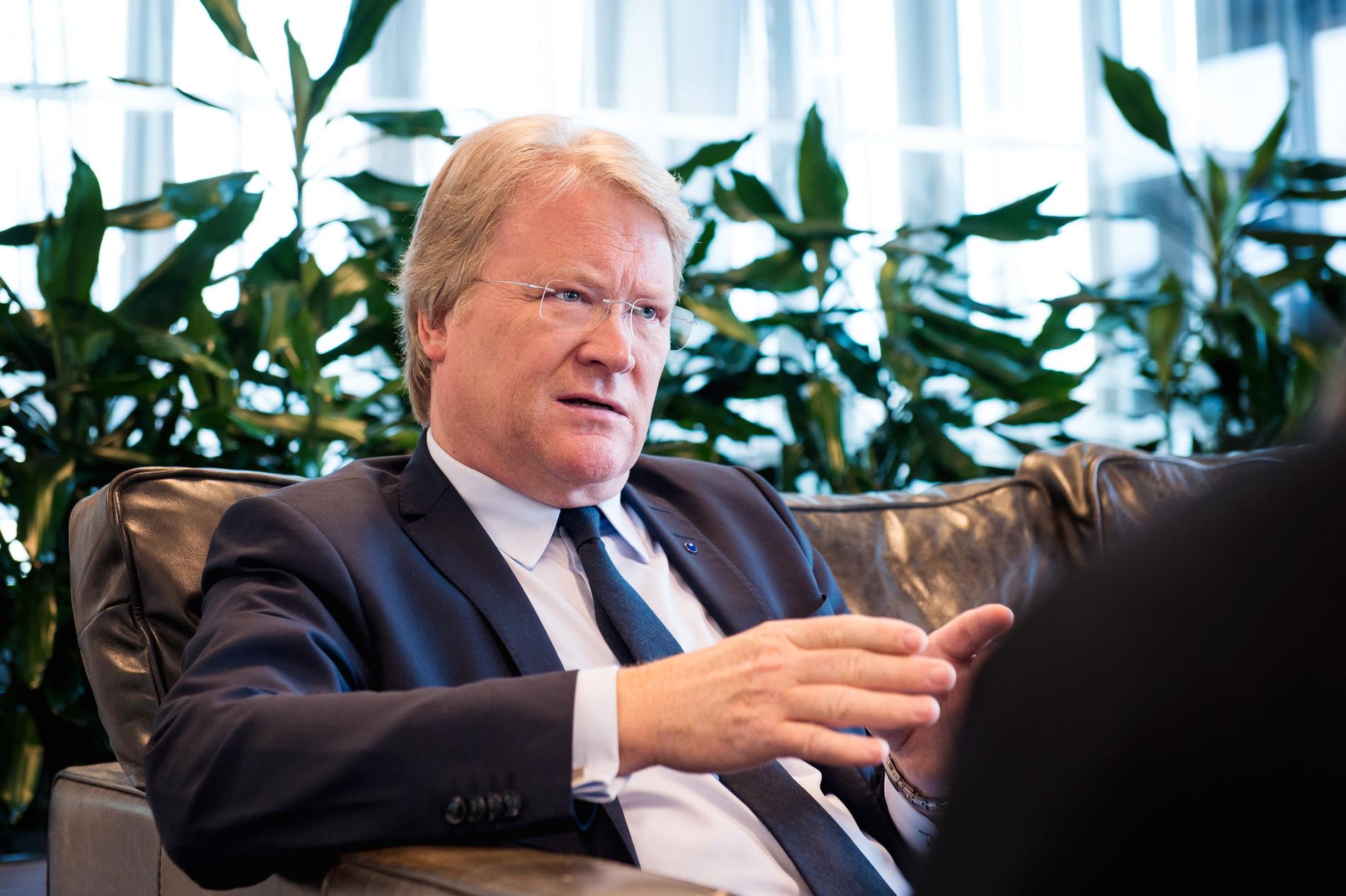 ”Har informerat partiledningen i Stockholm om mitt sätt att rösta”, säger Lars Adaktusson till Expressen.