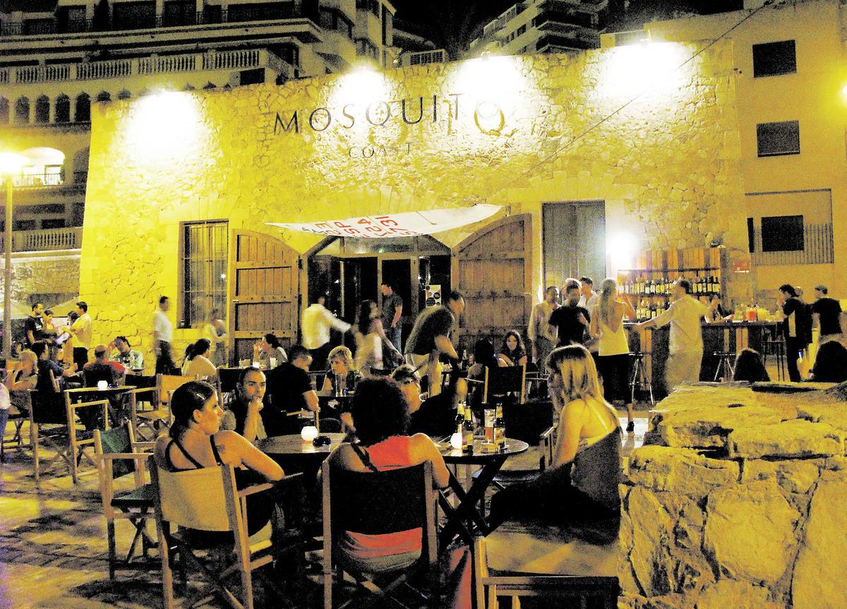Trendigt Nattlivet i Palma har fått ett rejält lyft, med klubbar som lockar med annat än skumpartyn – som här klubben Mosquito i hamnen C’an Barbara.