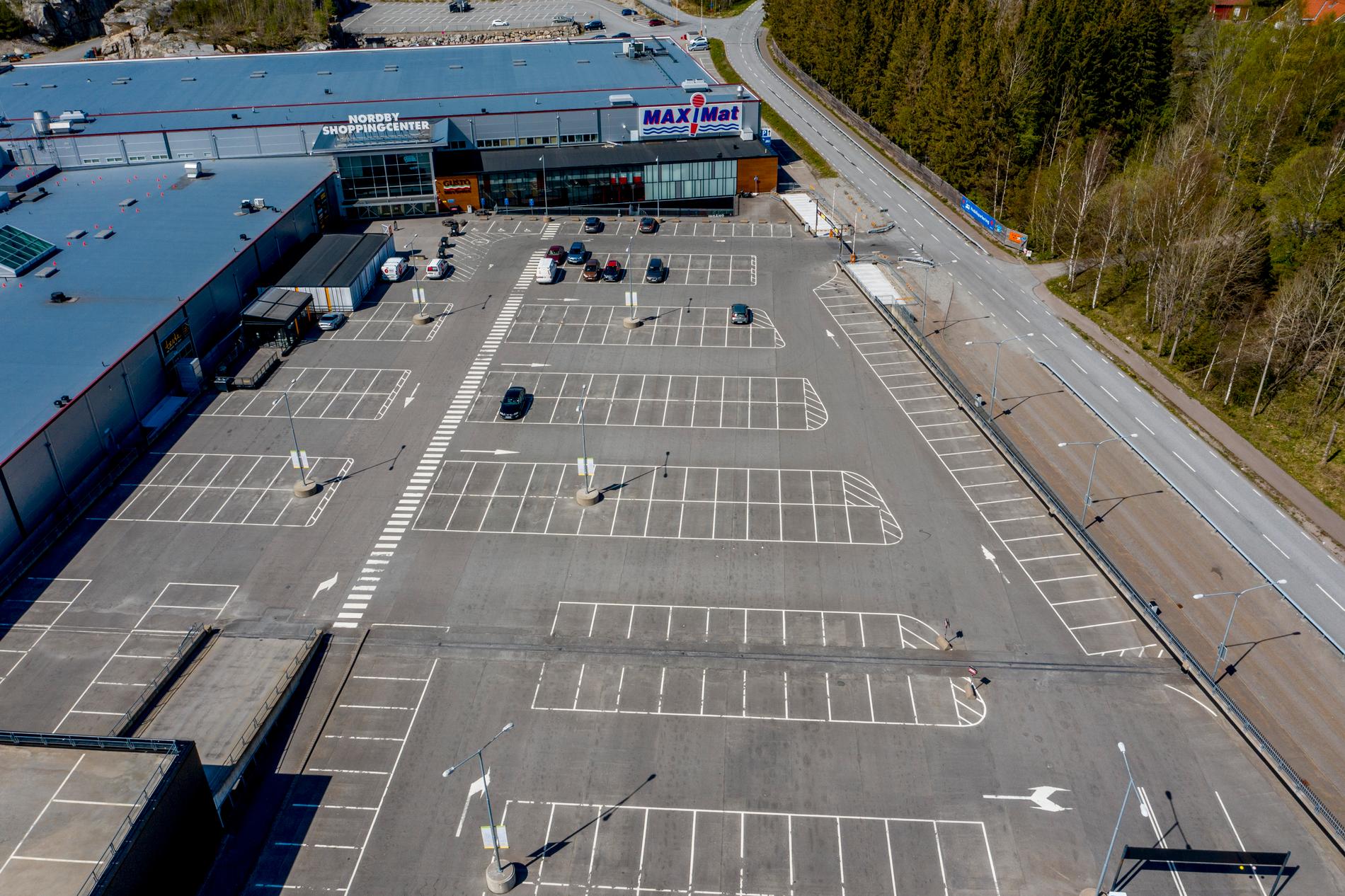 På Nordby shoppingcenter i Strömstad har omsättningen minskat med 95 procent sedan gränsen till Norge stängdes på grund av coronakrisen. Arkivbild