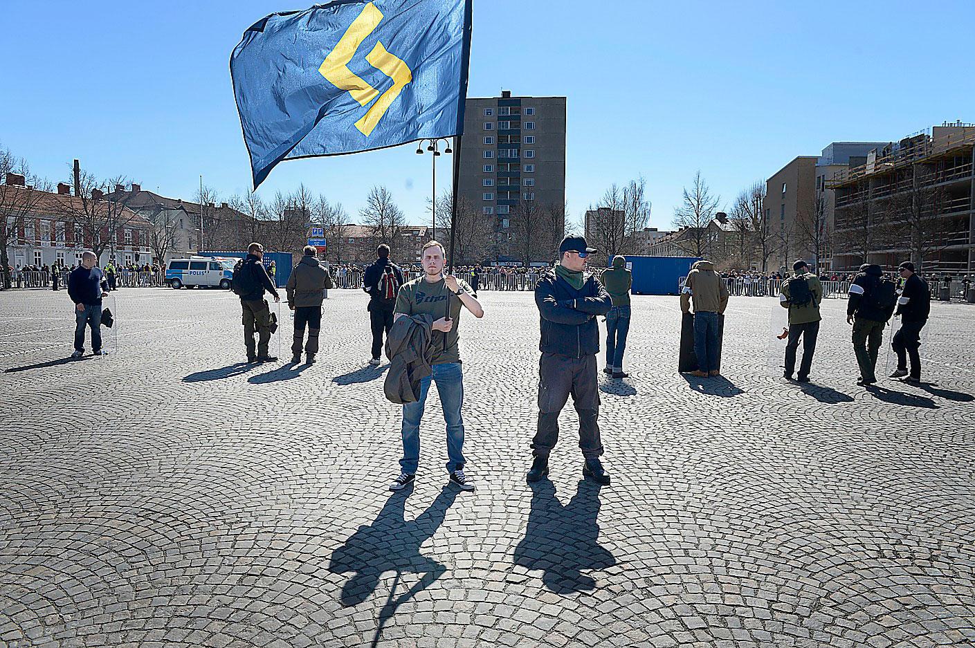 Kyrkklockorna i Jönköping ringde i protest mot Svenskarnas partis manifestation.