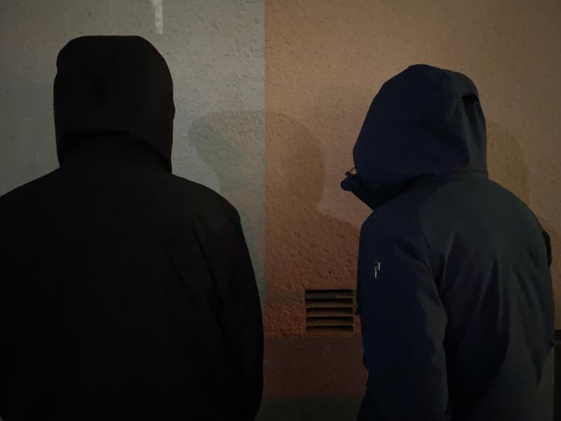 Två anonyma ungdomar som bor i Järva som Guuled Mohamed har intervjuat. 