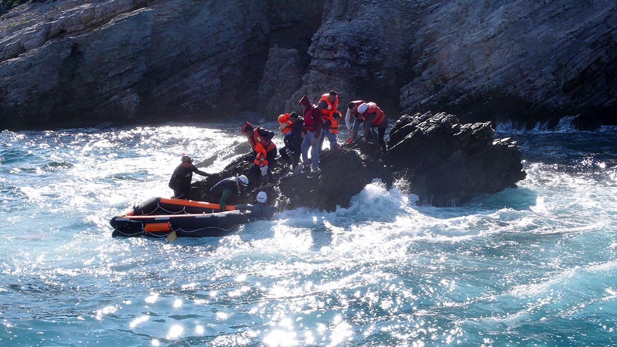 46 människor räddades av Gula båtarna den 28 oktober. Men två barn dog.