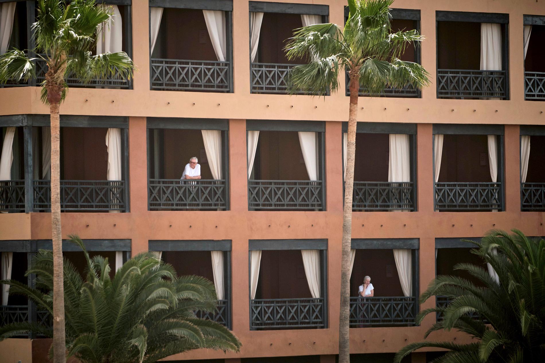 På bilden syns hotellet H10 Costa Adeje Palace som satts i karantän.