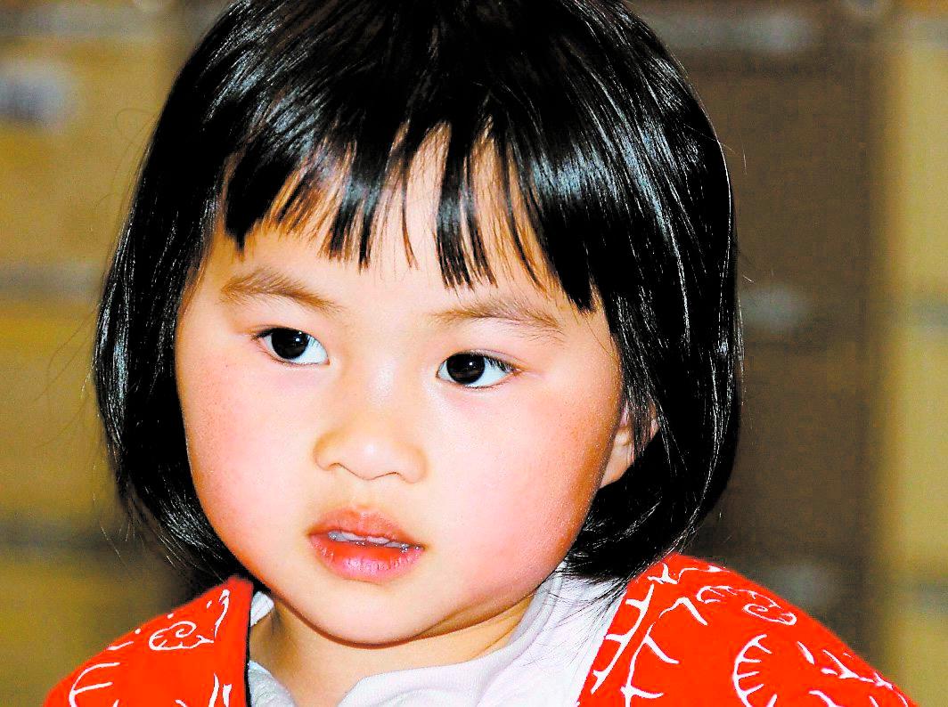 Känd som Pumpkin Qian, 3 år, blev känd som "Pumpkin" över hela världen efter att hon övergivits av sin pappa på en tågstation i Australien.