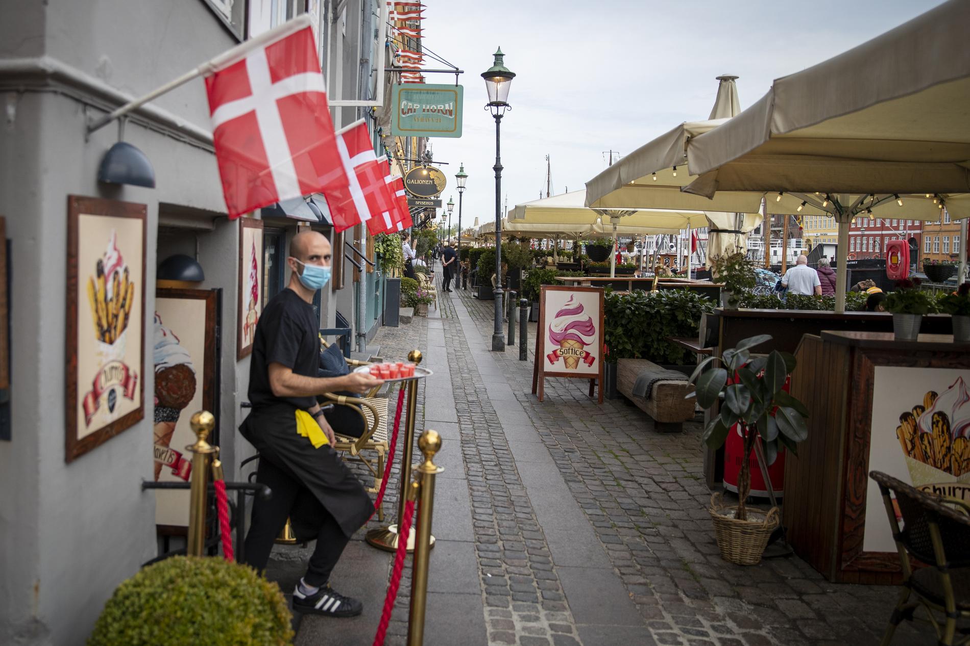 Barer och restauranger har öppnat upp i Nyhavn i Köpenhamn.