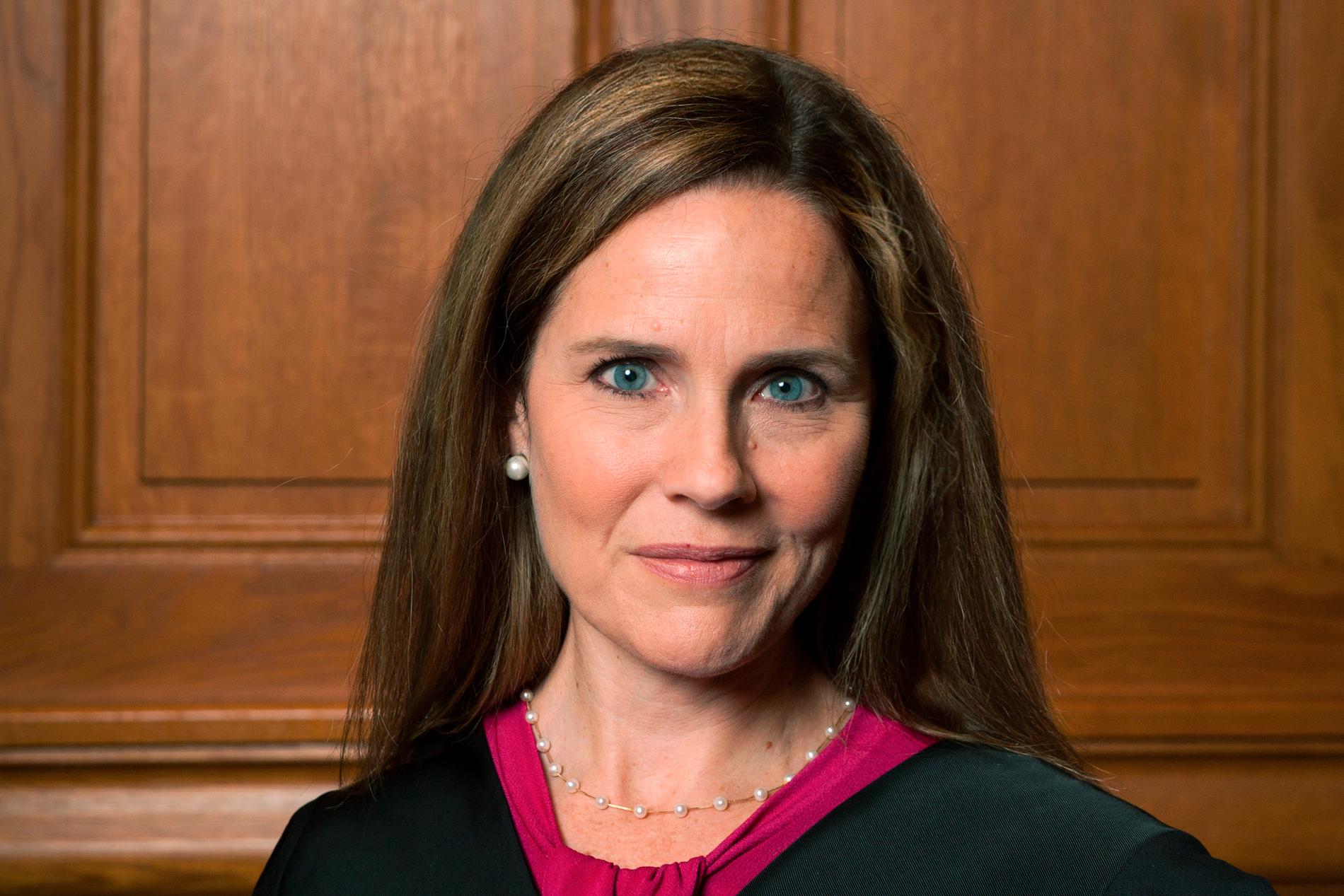 Den federala domaren Amy Coney Barrett är en av dem som USA:s president Trump kan tänkas utse till ny domare i Högsta domstolen.