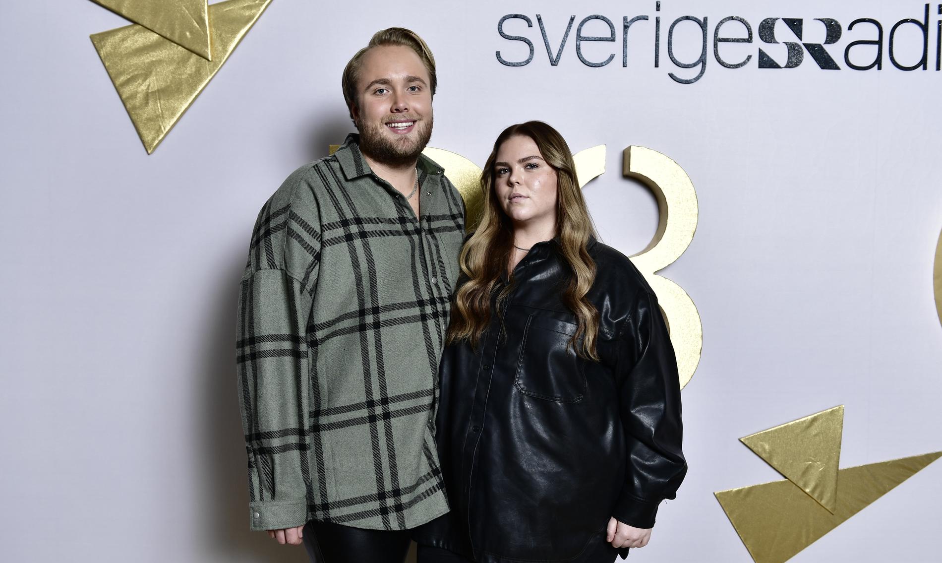 Edvin Törnblom och poddkollegan Johanna Nordström på P3 Guld-galan 2021.