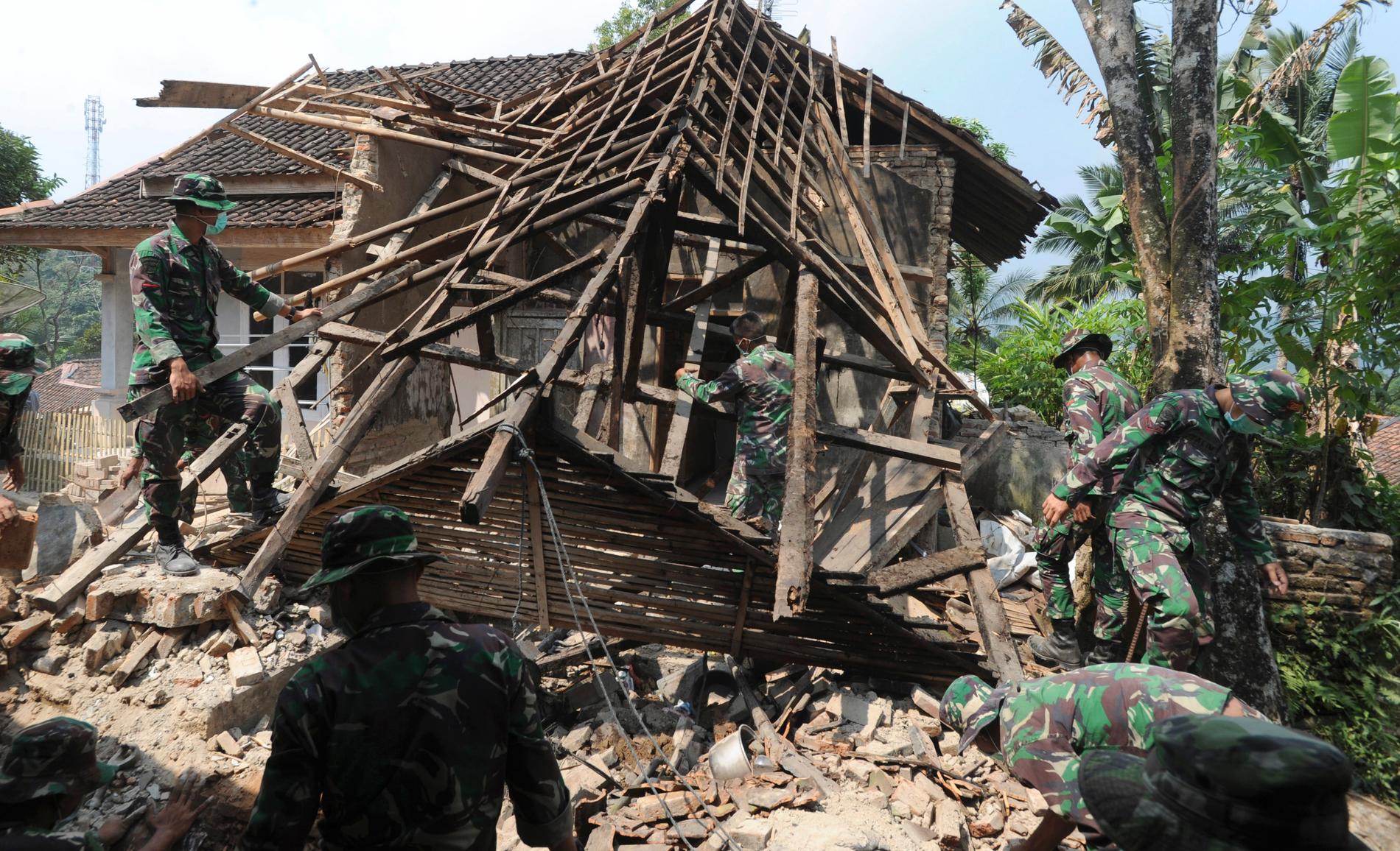 Jordbävningen som drabbade Indonesien i fredags har krävt ytterligare ett dödsoffer.