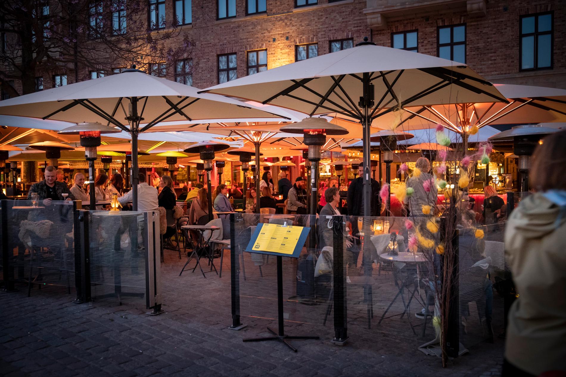Kritiken mot uteserveringarna på bland annat Lilla Torg har varit stor och flera restauranger i Malmö har nu uppvisat brister.