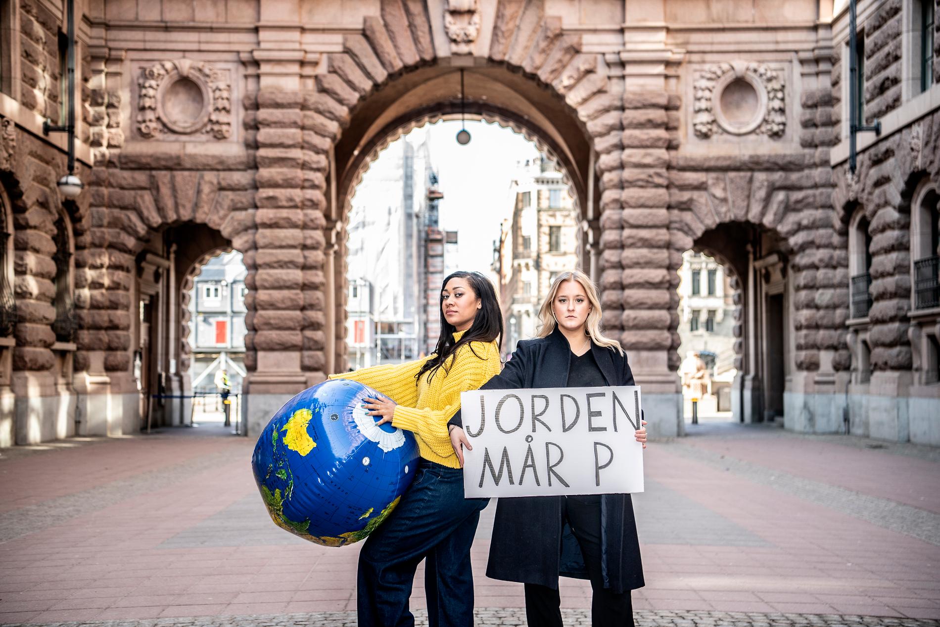 I Aftonbladets tv-serie ”Julia & Julia & Jorden” tar Julia Frändfors och Julia Lyskova tempen på hur jorden mår. Just nu verkar den må sisådär.