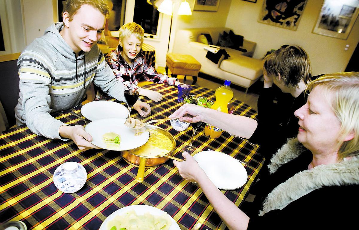 ingen blev sjuk Middagen gick hem hos Karin Ahlborgs familj – och det märktes inte att varorna egentligen var gamla.