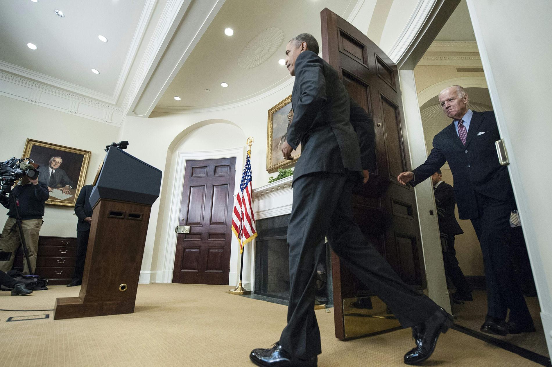 President Barack Obama och vicepresident Joe Biden om Guantanamostängningen i Vita Huset på tisdagen.