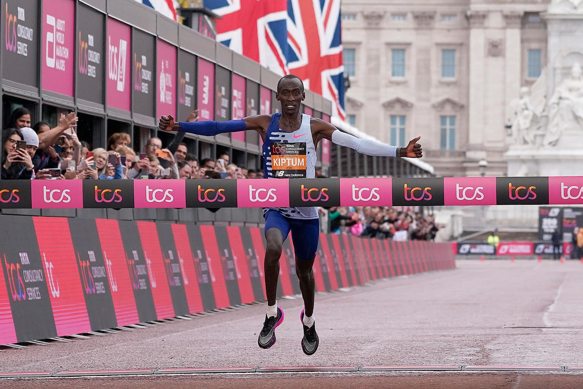 Kelvin Kiptum på London Marathon 2023.