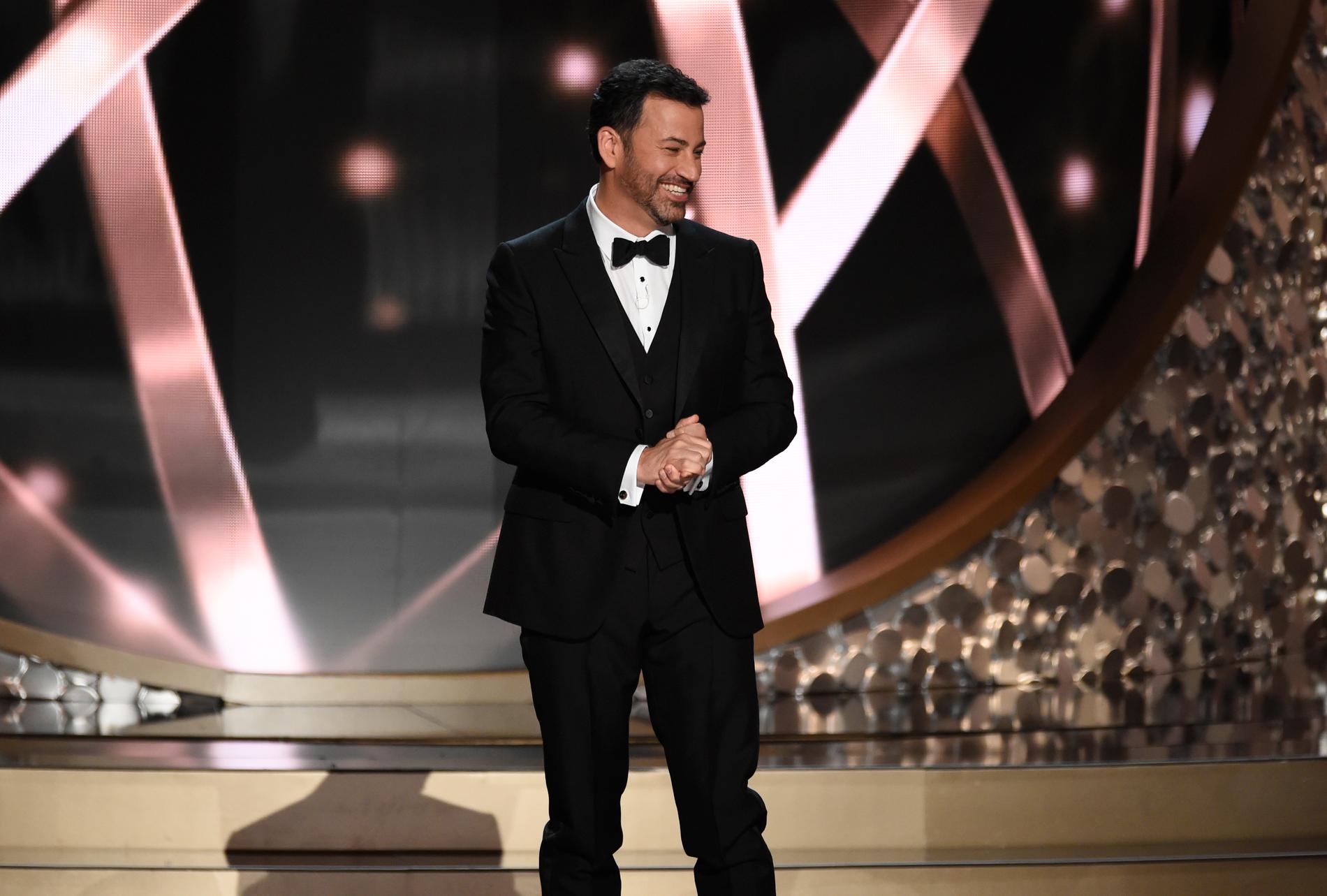 Jimmy Kimmel ledde Emmygalan 2016 och fortsätter så även under den annorlunda galan i år. Arkivbild.
