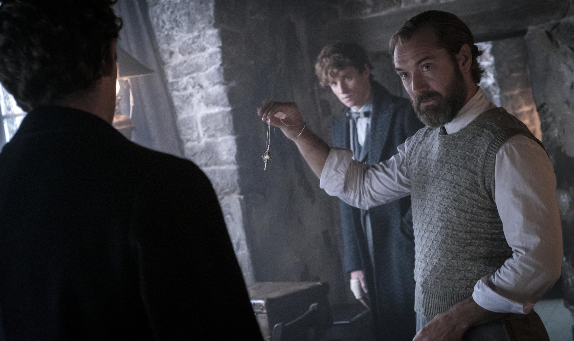 Eddie Redmayne och Jude Law i ”Fantastiska vidunder: Dumbledores hemligheter”.