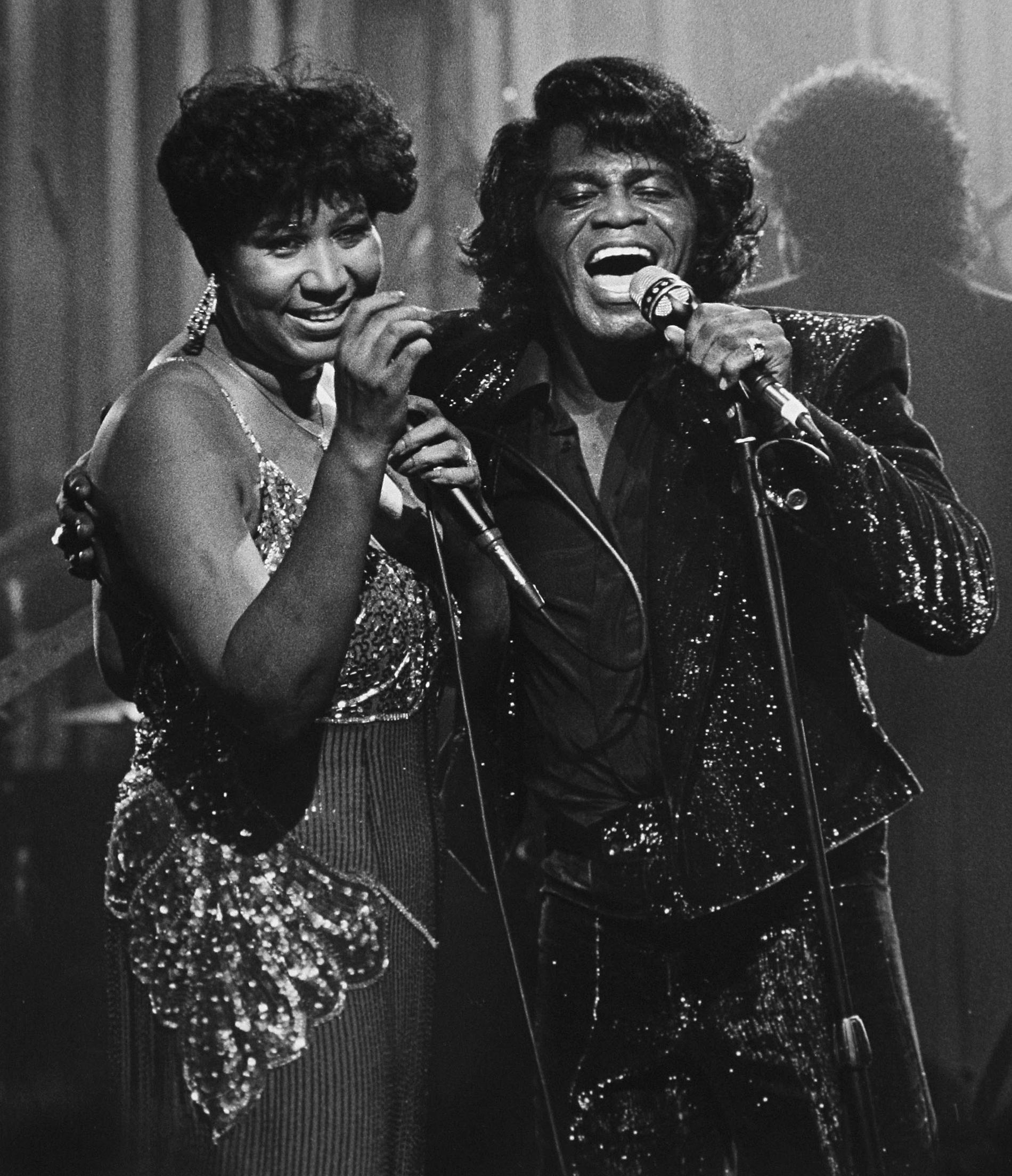 Franklin tillsammans med soulkungen James Brown vid en tv-inspelning 1987.