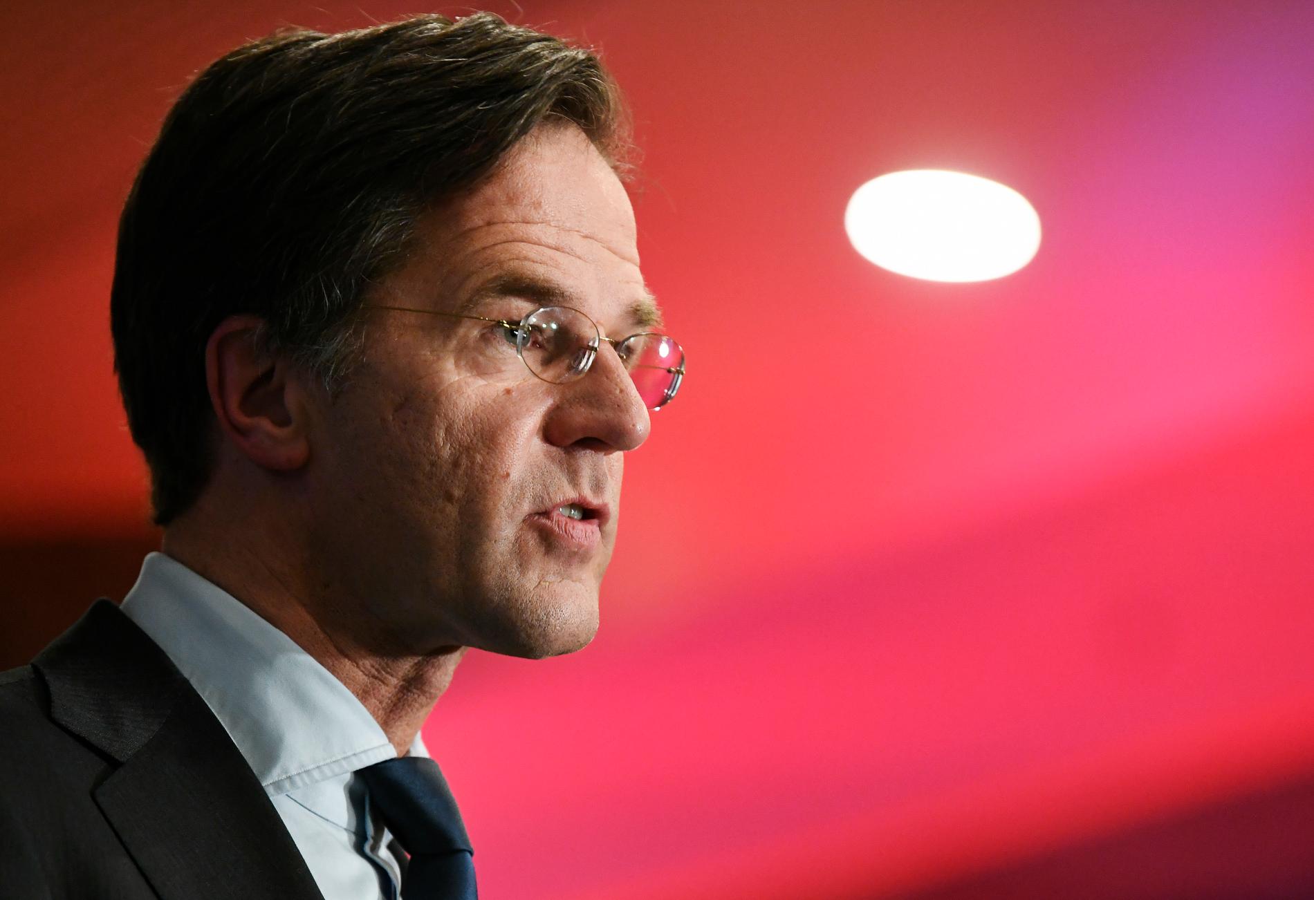 Nederländernas premiärminister, Mark Rutte, bad om ursäkt för att ha lättat landets restriktioner. 