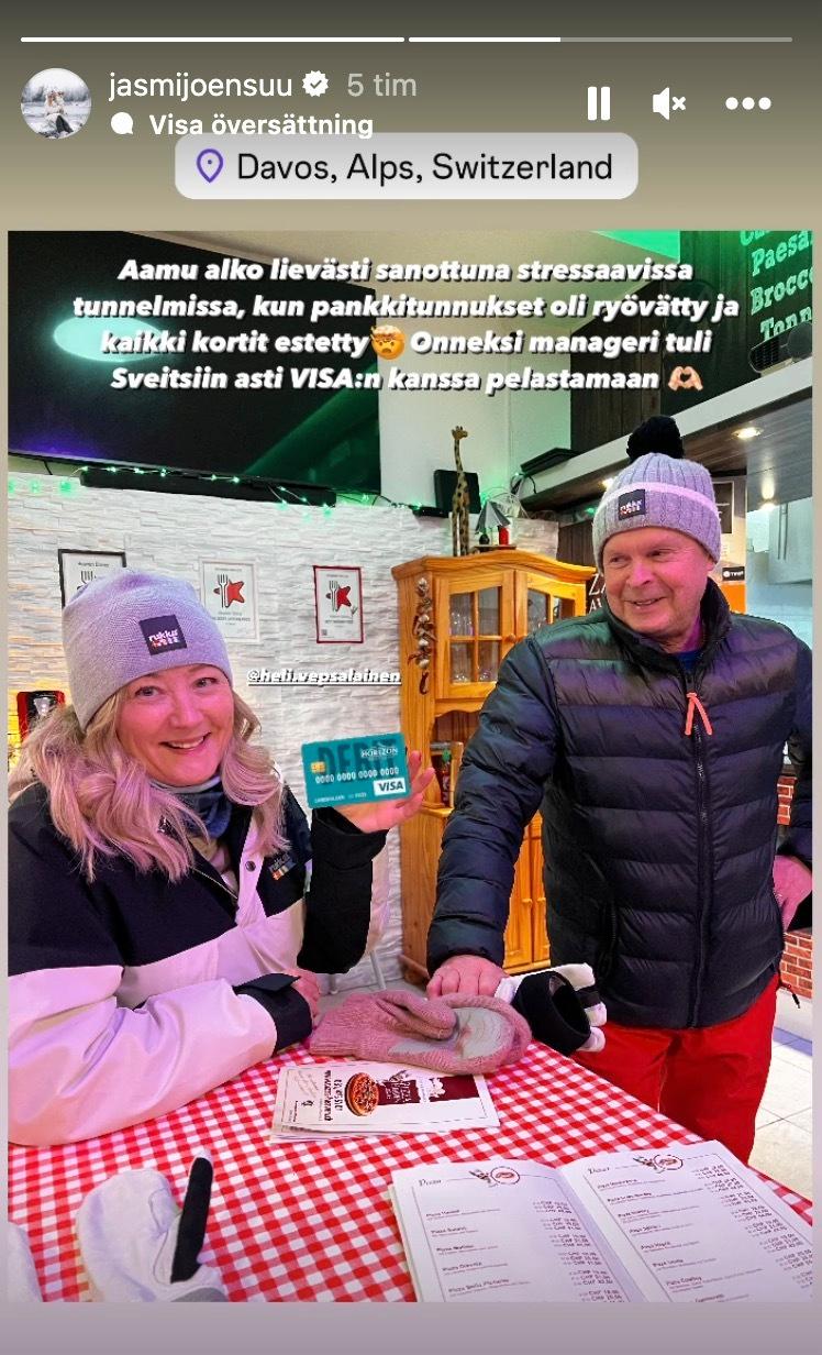 Jasmi Joensuu tackar sin manager Heli Vepsäläinen för hjälpen. Vepsäläinen kom från Finland med ett bankkort.