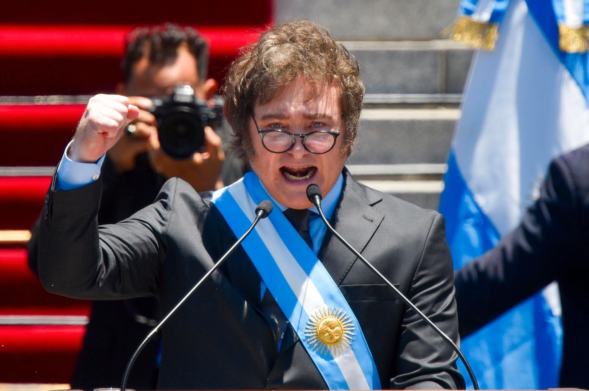 Javier Milei kallar sig själv för anarkokapitalist. Nu är han Argentinas president.