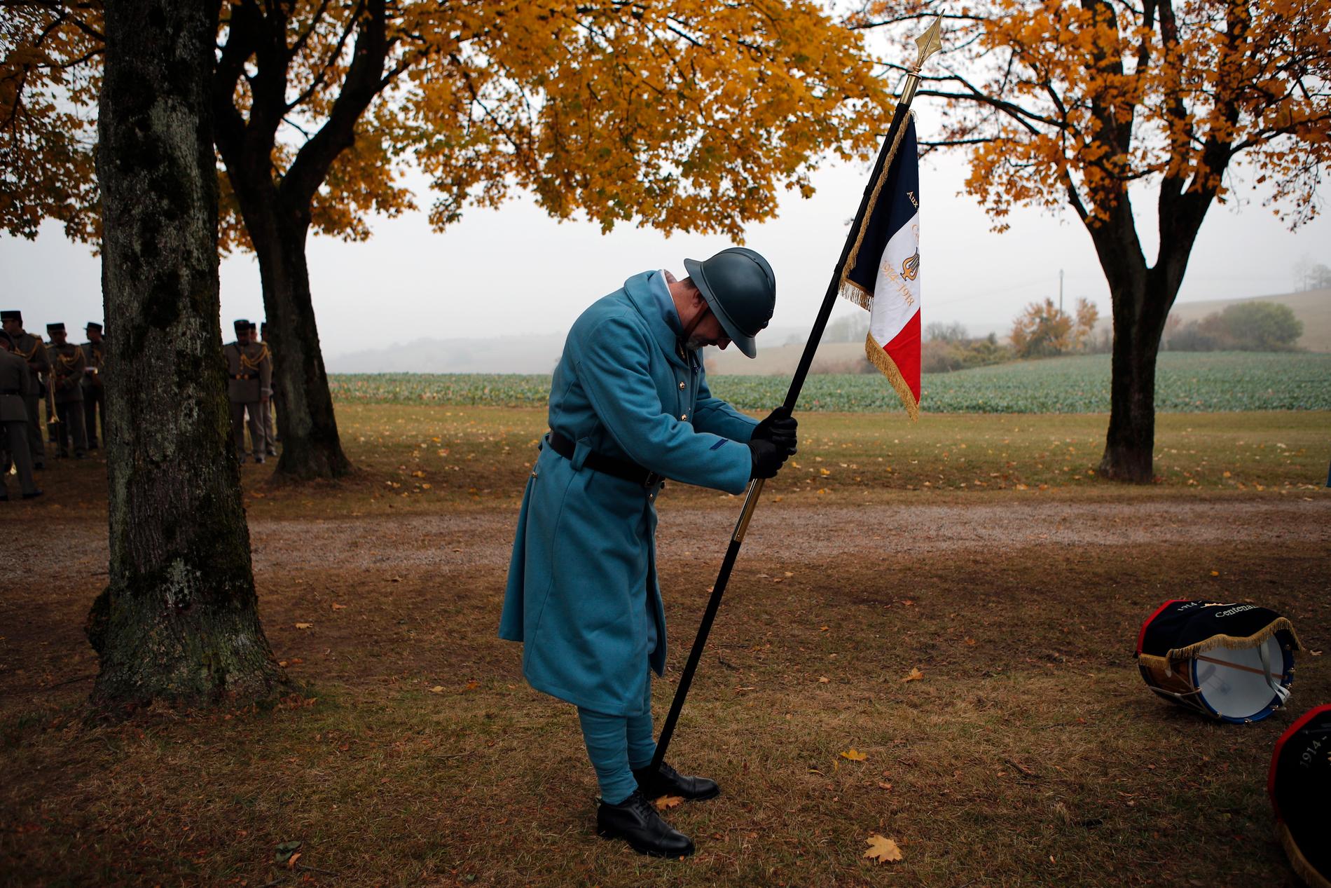 De döda i första världskriget hedras vid en ceremoni i Morhange i östra Frankrike.