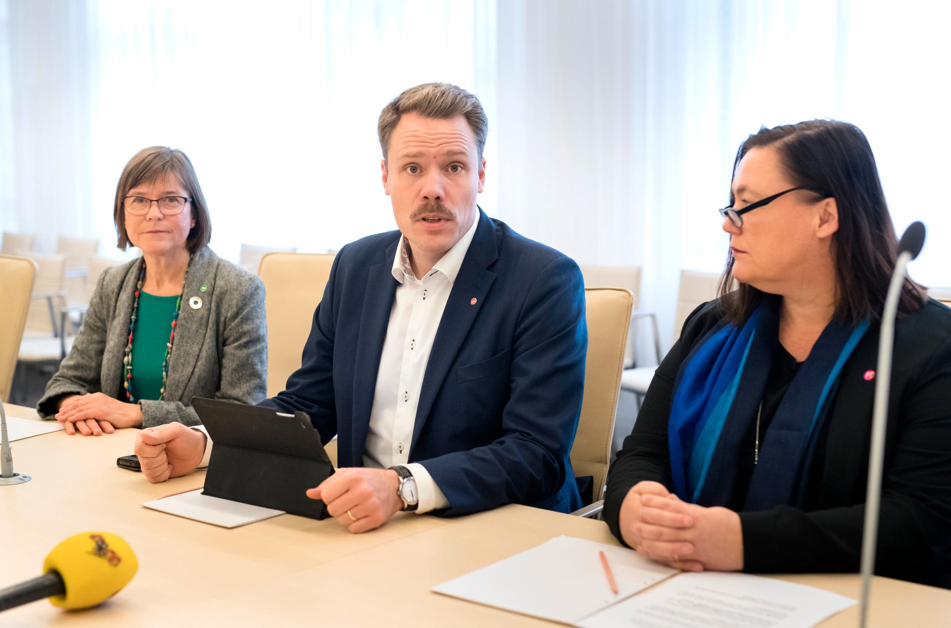 Daniel Bernmar (v), Karin Pleijel (Mp) och Stina Svensson (Fi), kommunpolitiker i Göteborg.