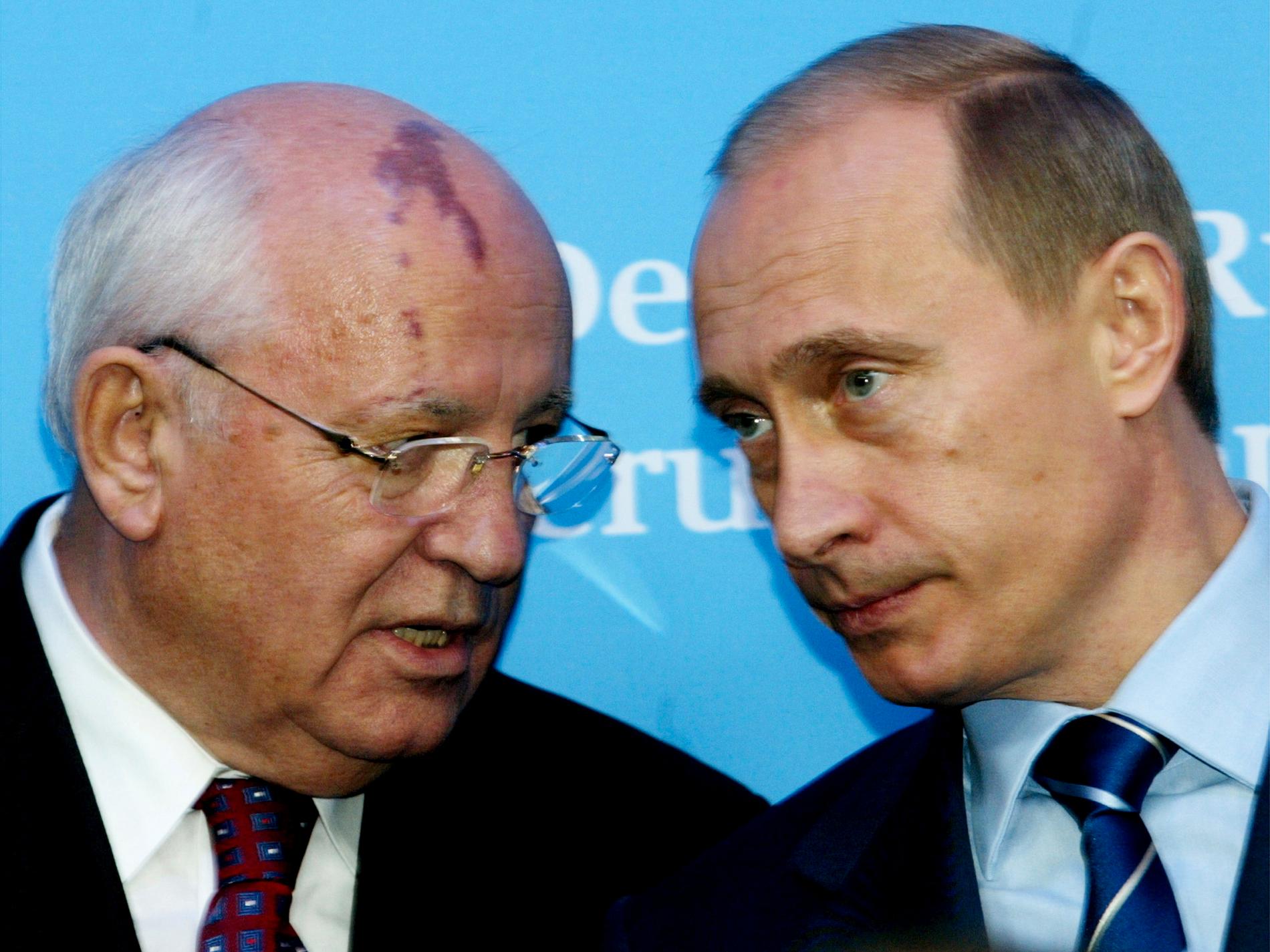Gorbatjov och Putin vid ett möte 2004.