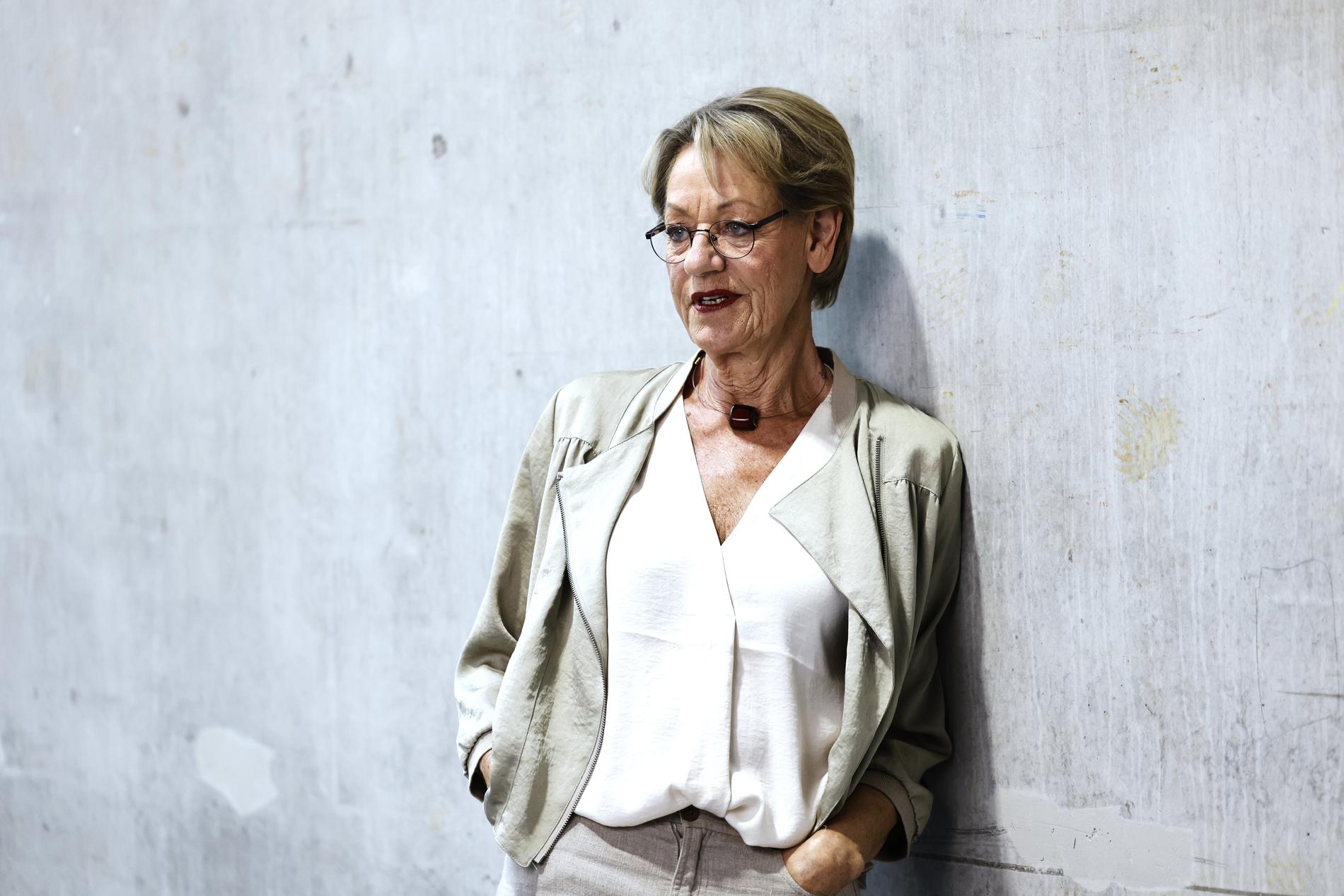 Gudrun Schyman efterlyser en fredsförhandling mellan Ukraina och Ryssland, säger hon i Sveriges Radio.