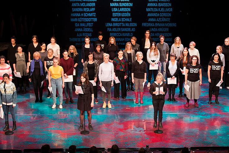Skådespelare på Hipp i Malmö läser anonyma vittnesmål om sexuella övergrepp och trakasserier i samband med teaterns upprop #tystnadtagning 11 november.