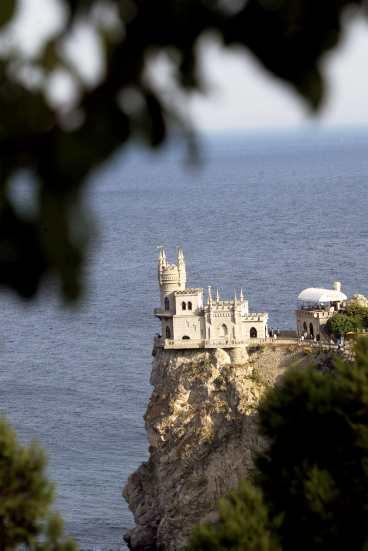 Sagoslottet, som kallas ”Svalboet”, som uppfördes av en tysk industriman i början av 1900-talet, har blivit en symbol för Krim.