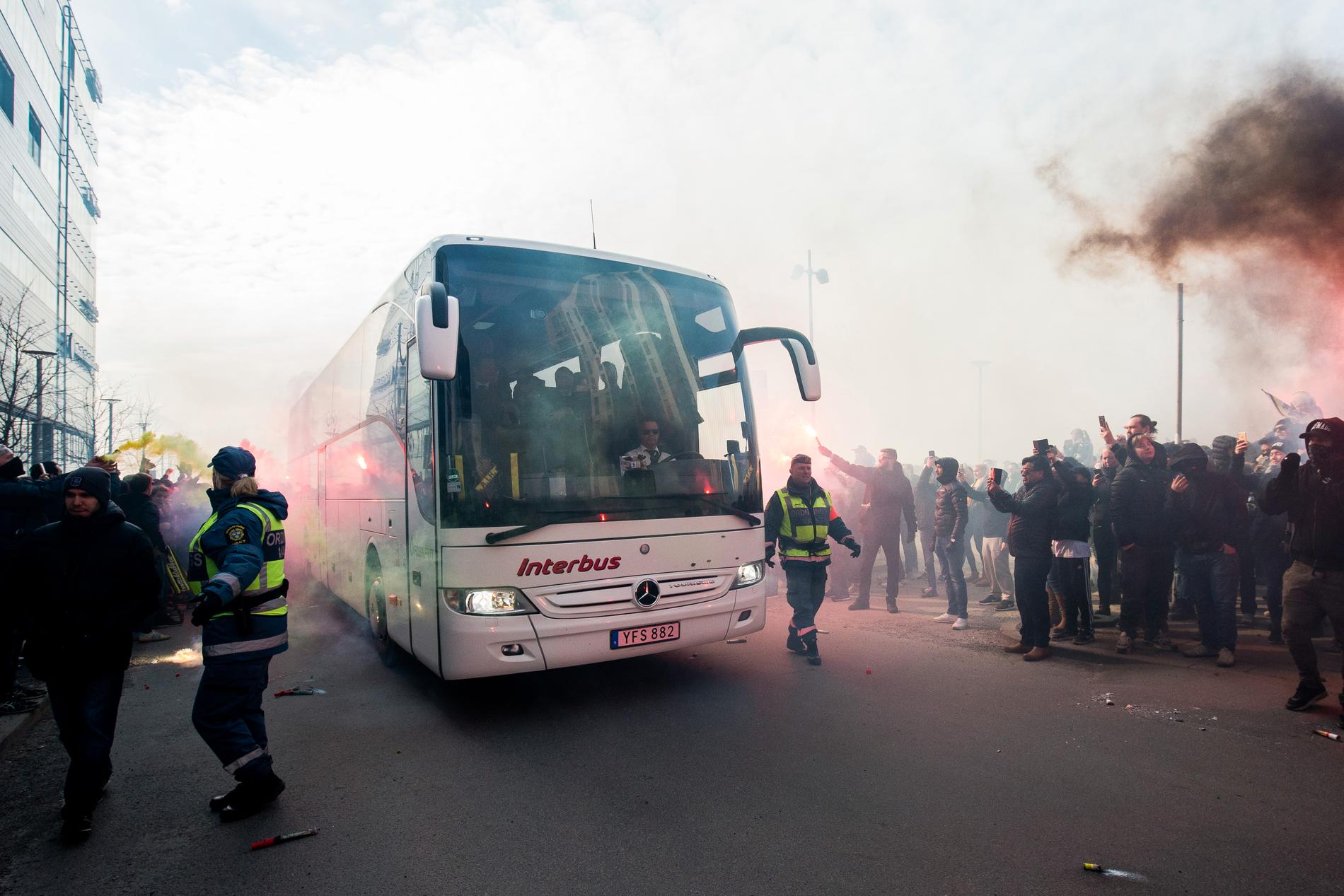 AIK:s spelarbuss inför en tidigare match.
