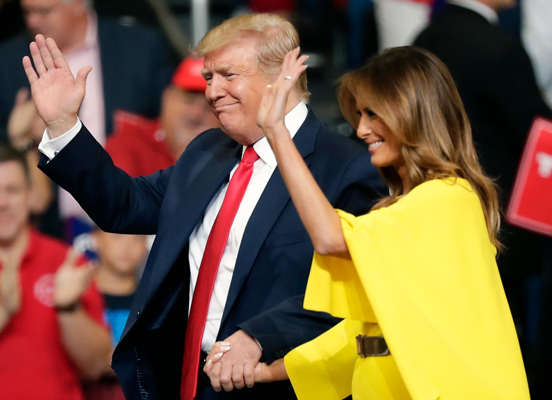 Presidentparet Donald och Melania Trump i Amway Center i Orlando.