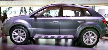 Renault Koleos Frankrikes första stadsjeep lånar viss teknik från Nissan men ska byggas i Korea av Samsung. Kompakta mått, chosefri formgivning och fram- eller fyrhjulsdrift.