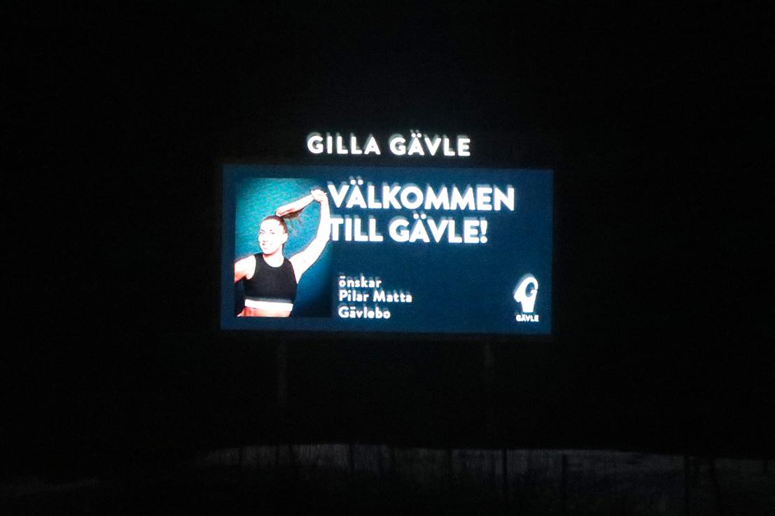Under måndagskvällen såg skylten ut såhär, med denna veckas Gävlebo. 