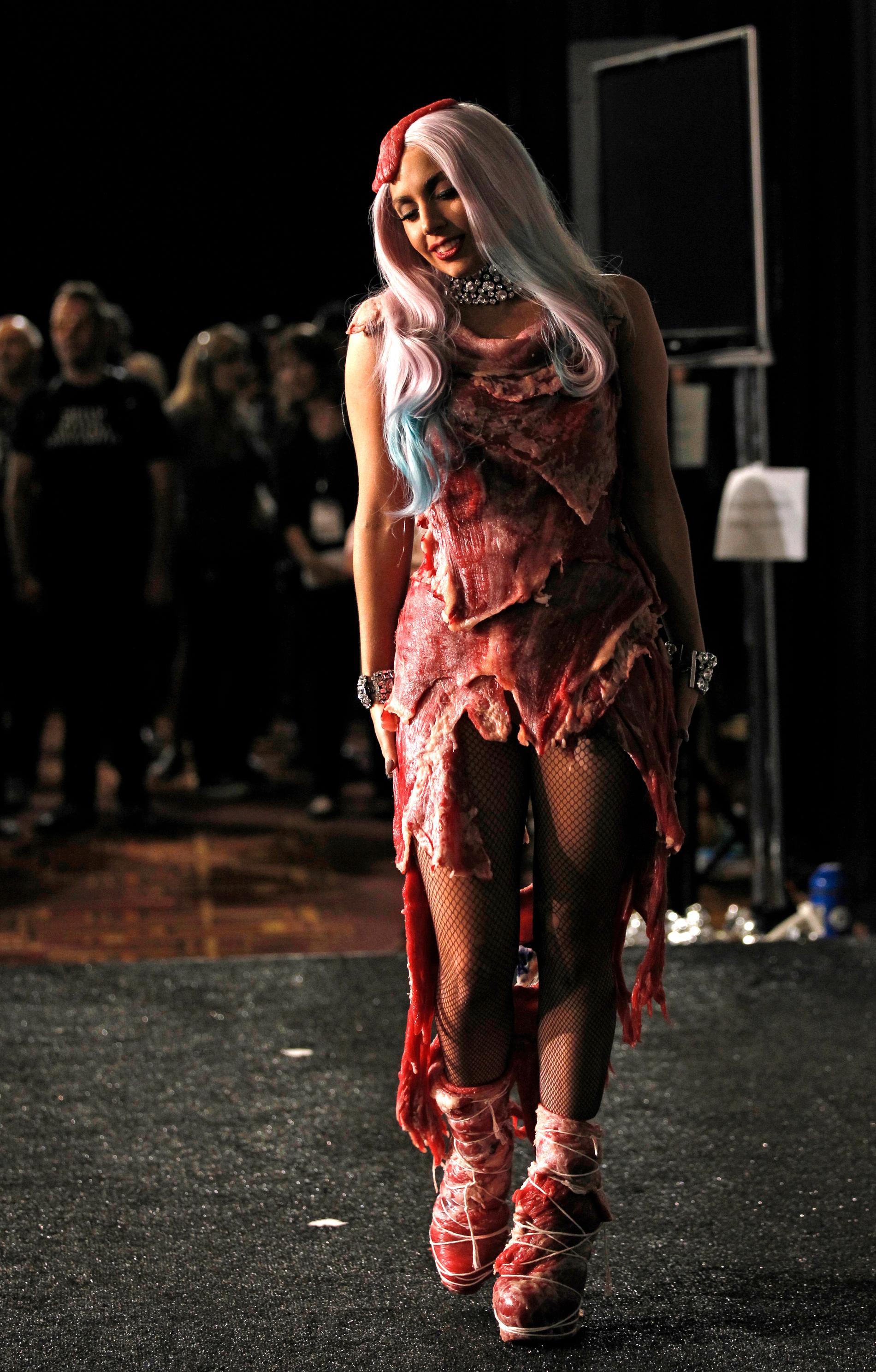 Lady Gaga i sin berömda köttklänning