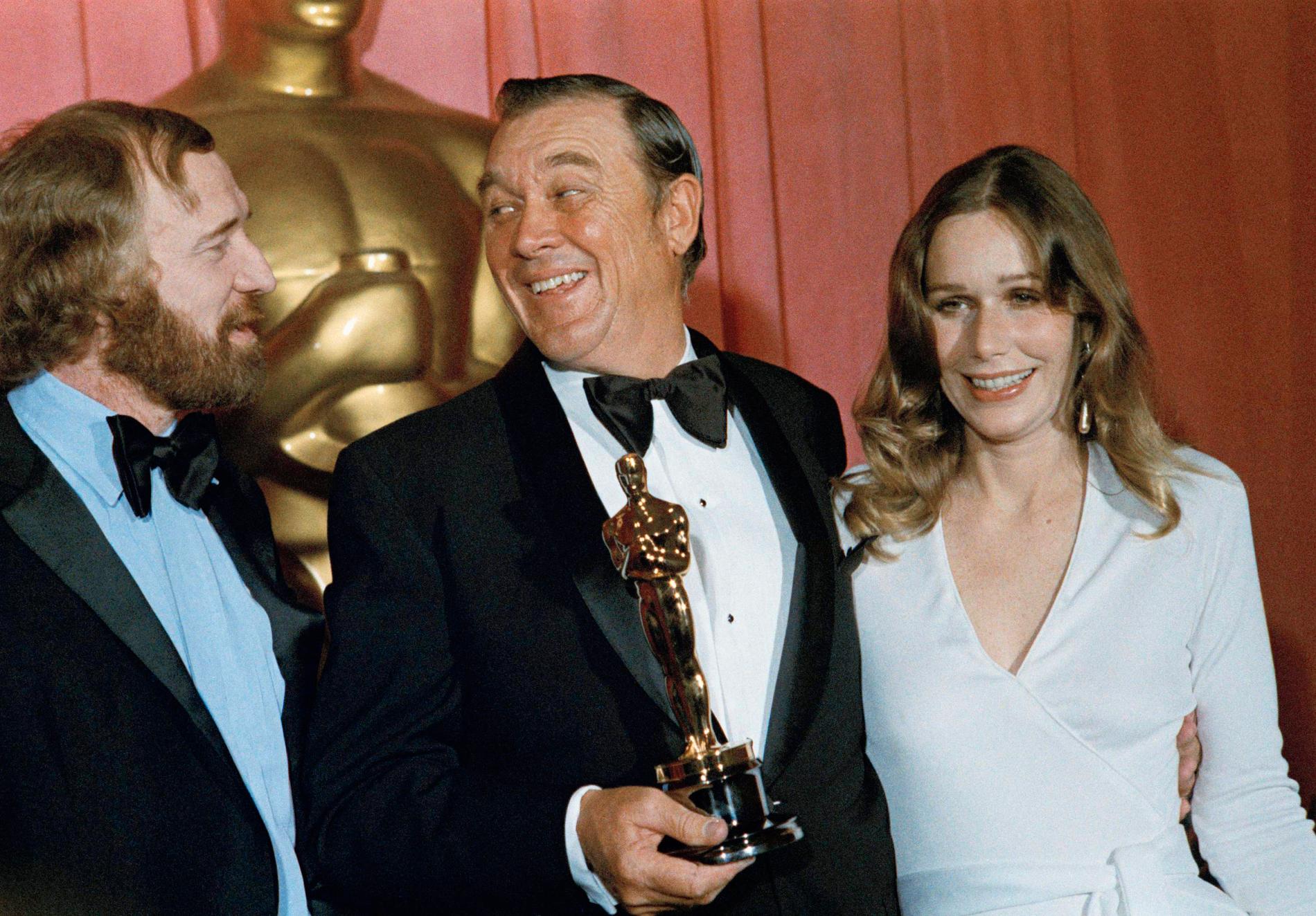 Sally Kellerman tillsammans med Ben Johnson och på Oscarsgalan 1972. 