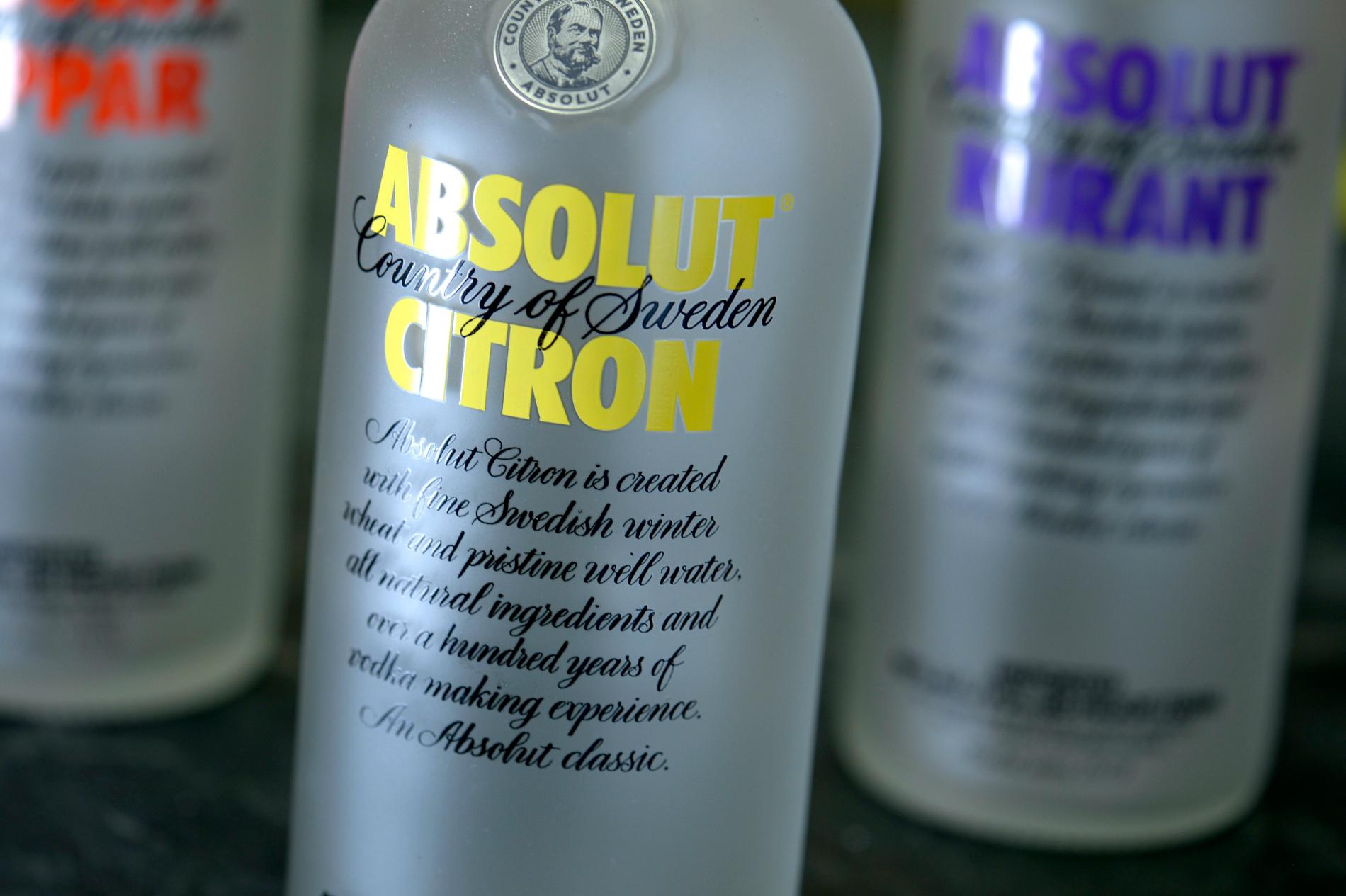 Sprittillverkaren Absolut kommer delvis att ställa om från tillverkning av vodka till handsprit.