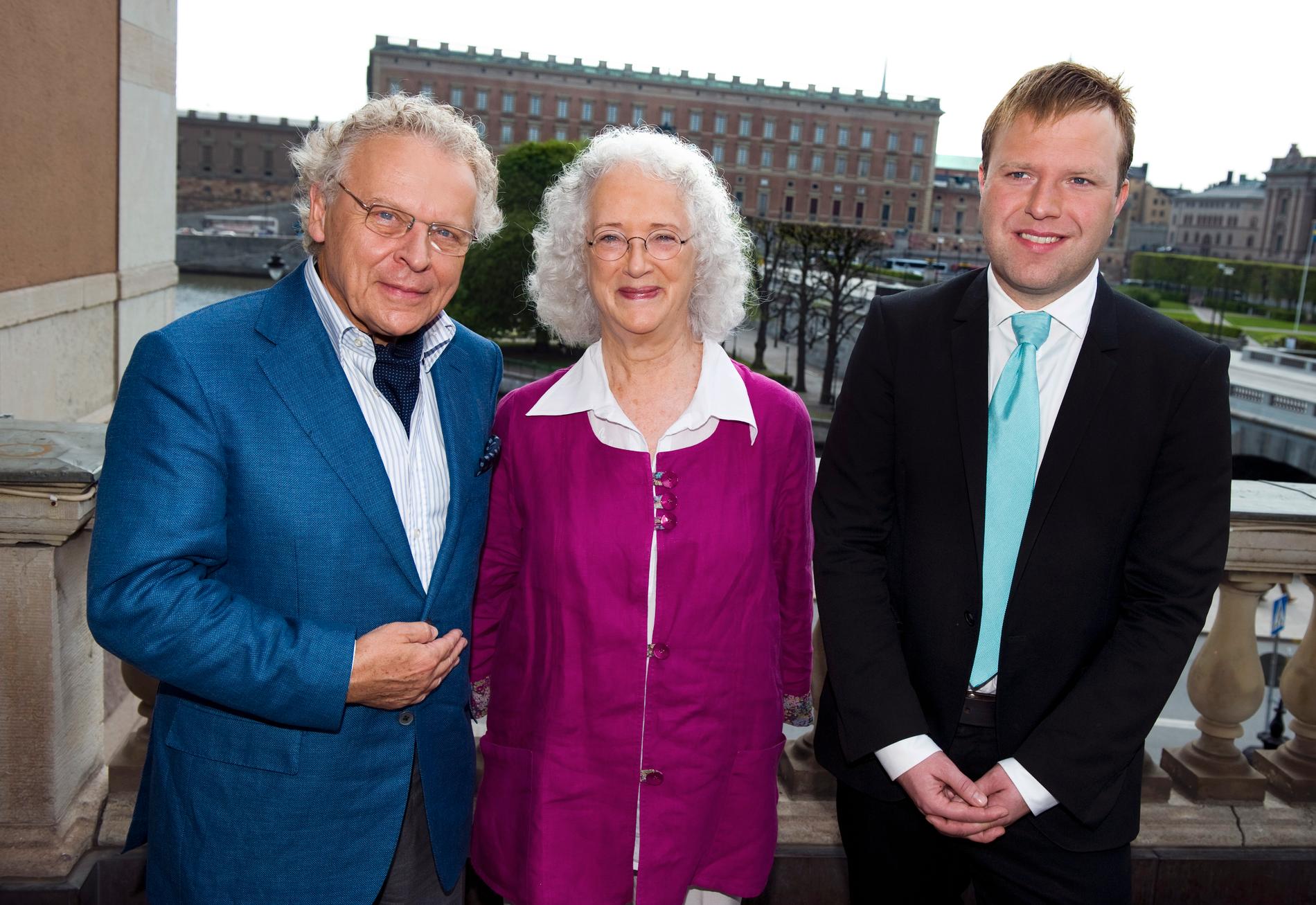 Herman Lindqvist, Magdalena Ribbing och Roger Lundgren under sändningen från kronprinsessan Victorias och Prins Daniels bröllop 2010. 