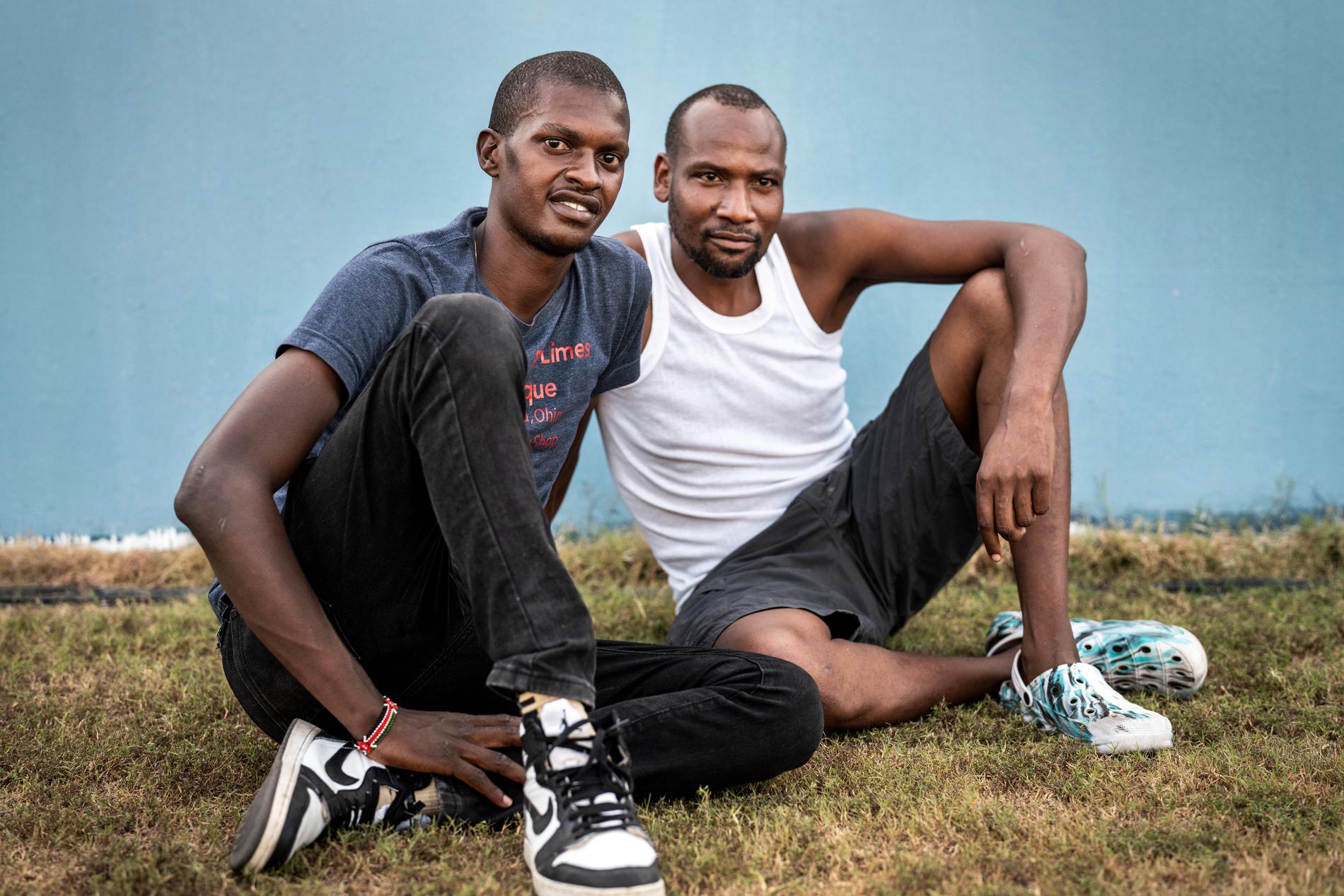 Patrick Baros Chege, 31, och Peter Shikoli, 35, båda från Kenya och jobbar på flygplatsen i Doha.