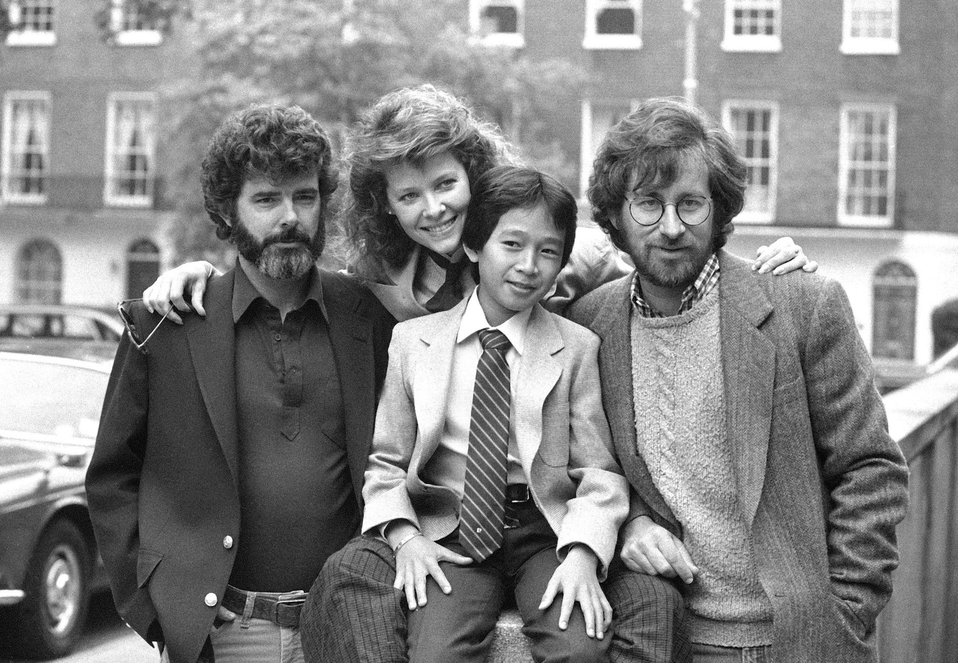 George Lucas, Kate Capshaw och Ke Huy Quan tillsammans med regissören Steven Spielberg på Londonpremiären för ”Indiana Jones och de fördömdas tempel”.