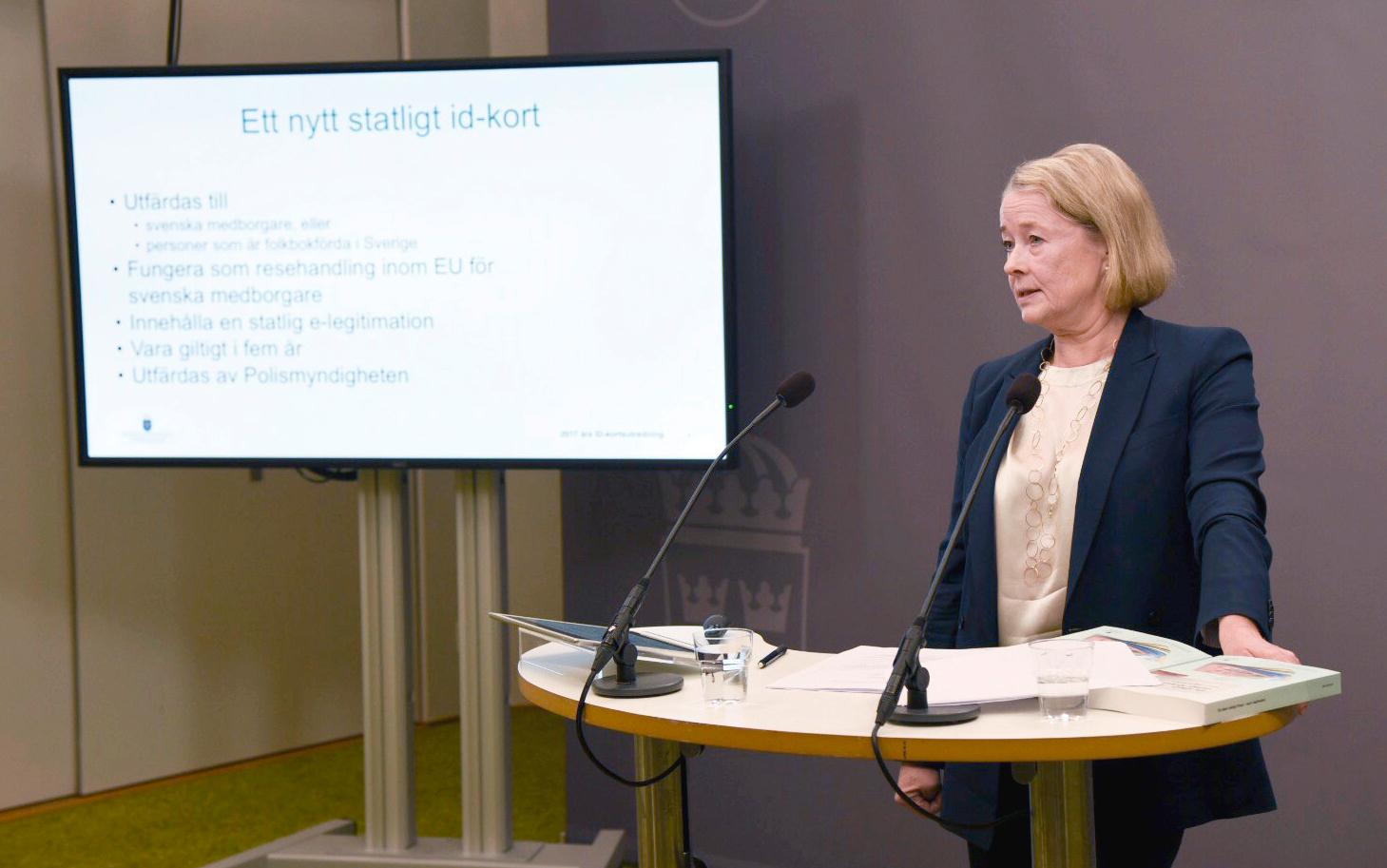 Regeringens id-kortsutredare Inga-Lill Askersjö föreslår ett nytt, säkrare statligt id-kort från 2022 och även att körkort inte längre ska duga som id som nu.