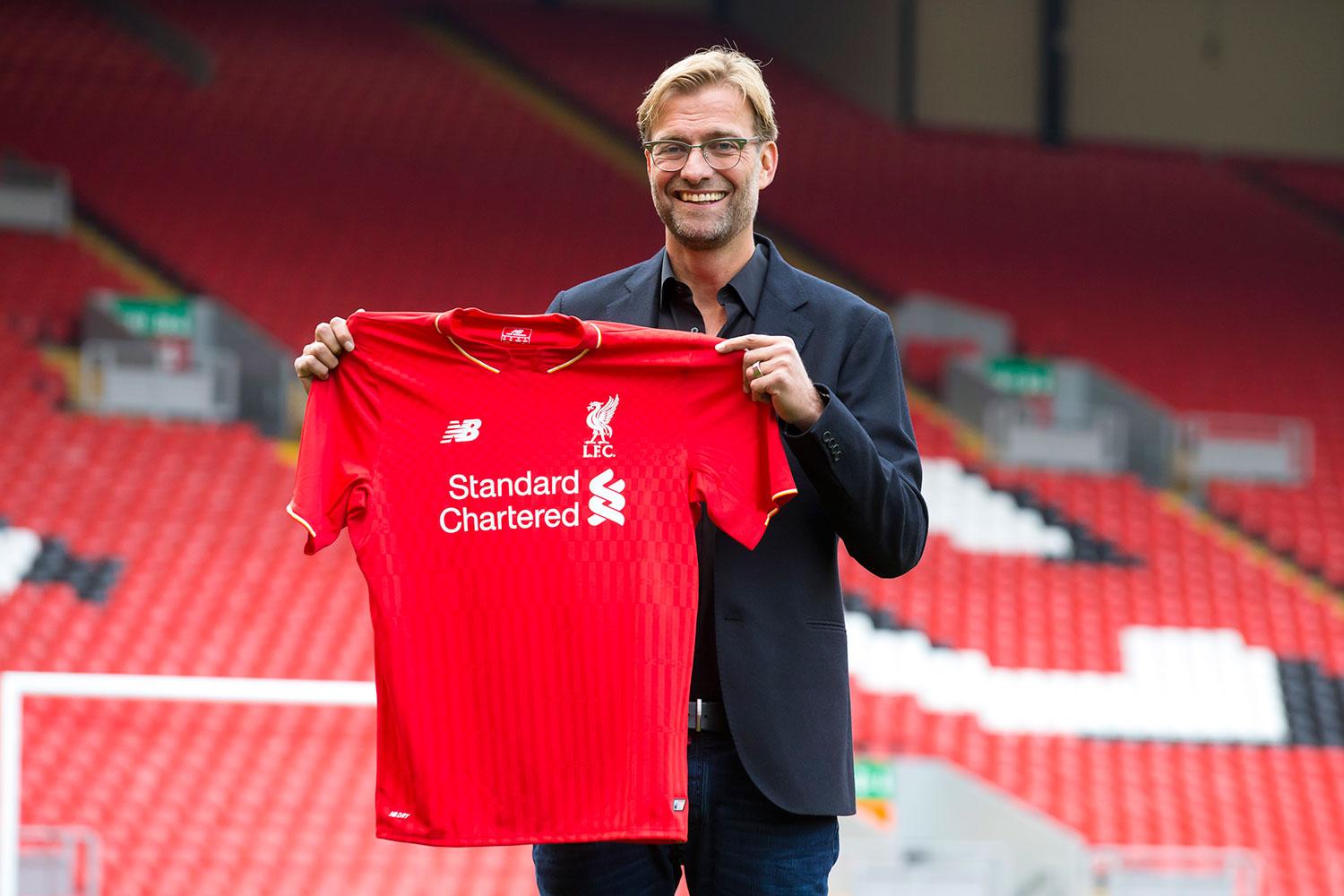 Klopp poserar stolt med Liverpool-tröjan. Men var han egentligen förstavalet?
