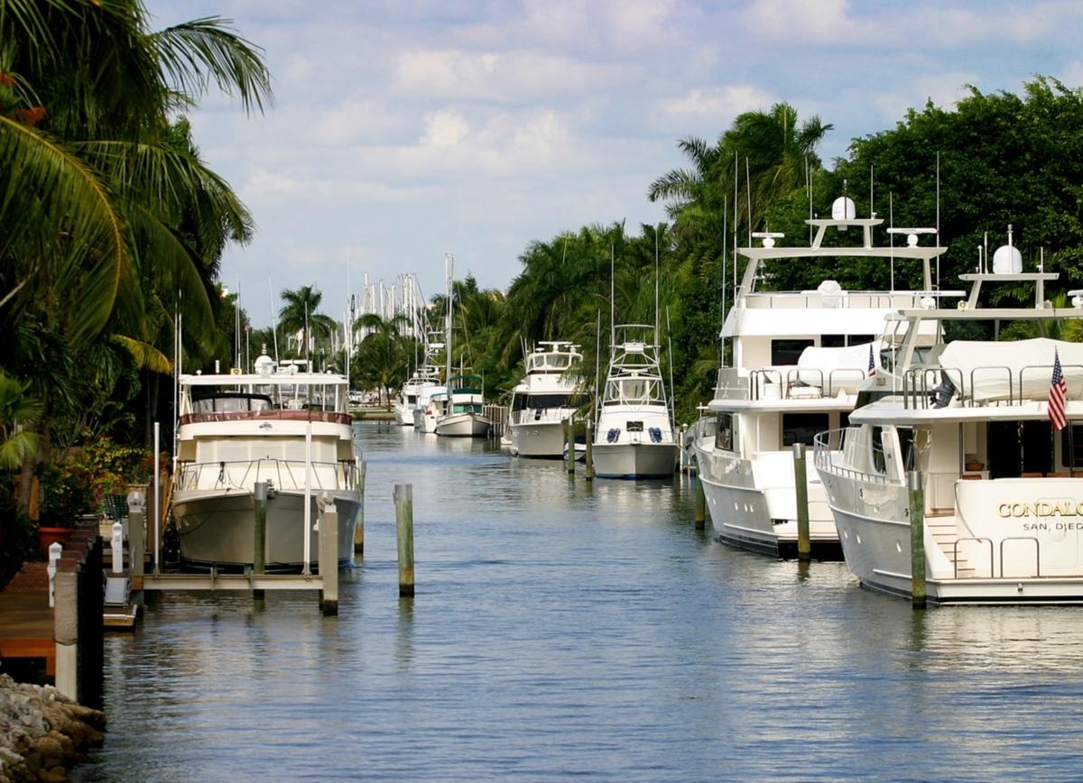 Från vattenvägarna i Fort Lauderdale kan man spana in kändisarnas hus.