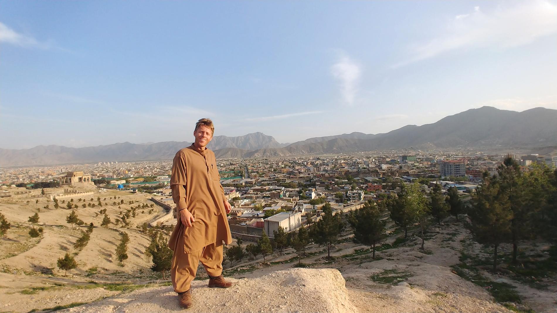Gunnar har slagit rekord som första människan att besöka alla världens länder två gånger om. Här är han i Afghanistan. 