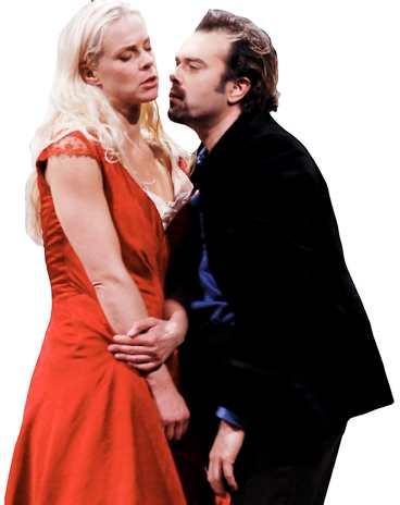 Malena Ernman och Garry Magee i "Julie".