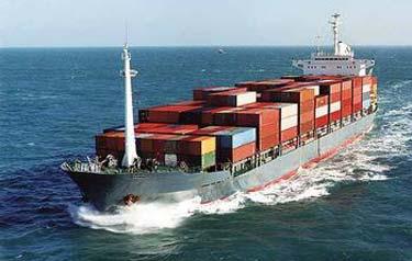 piratbyte. Moderna pirater gör tillvaron osäker för handelsfartyg i Malackasundet, Sydkinesiska sjön och utmed Afrikas kuster.