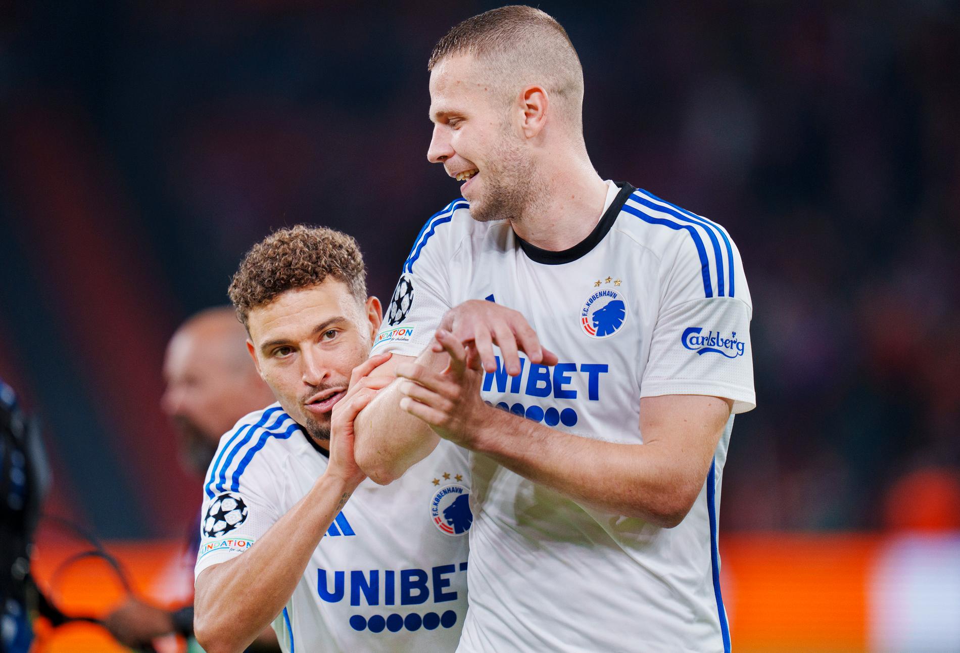 Jordan Larsson och Denis Varvro firar avancemanget till Champions League.