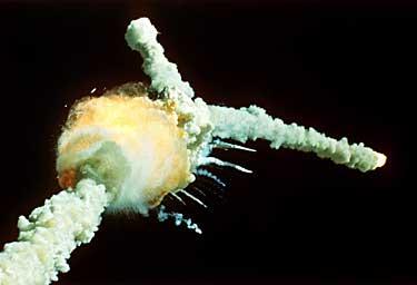 Challenger exploderar efter starten från Kennedy Space Center 28 januari 1986.