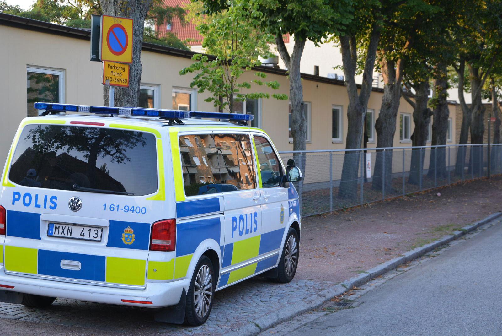 En 17-årig pojke dog av sina skador efter att ha skurits i halsen vid Linnéskolan i Malmö.