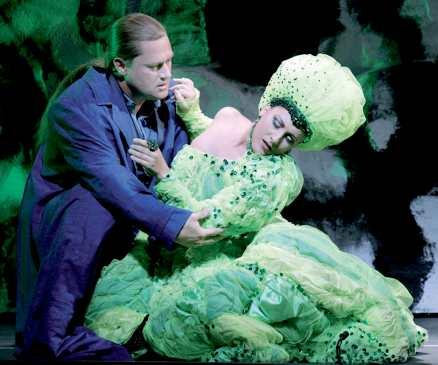 Paul Groves som Tamino och Diana Damrau som Nattens drottning i "Trollflöjten".